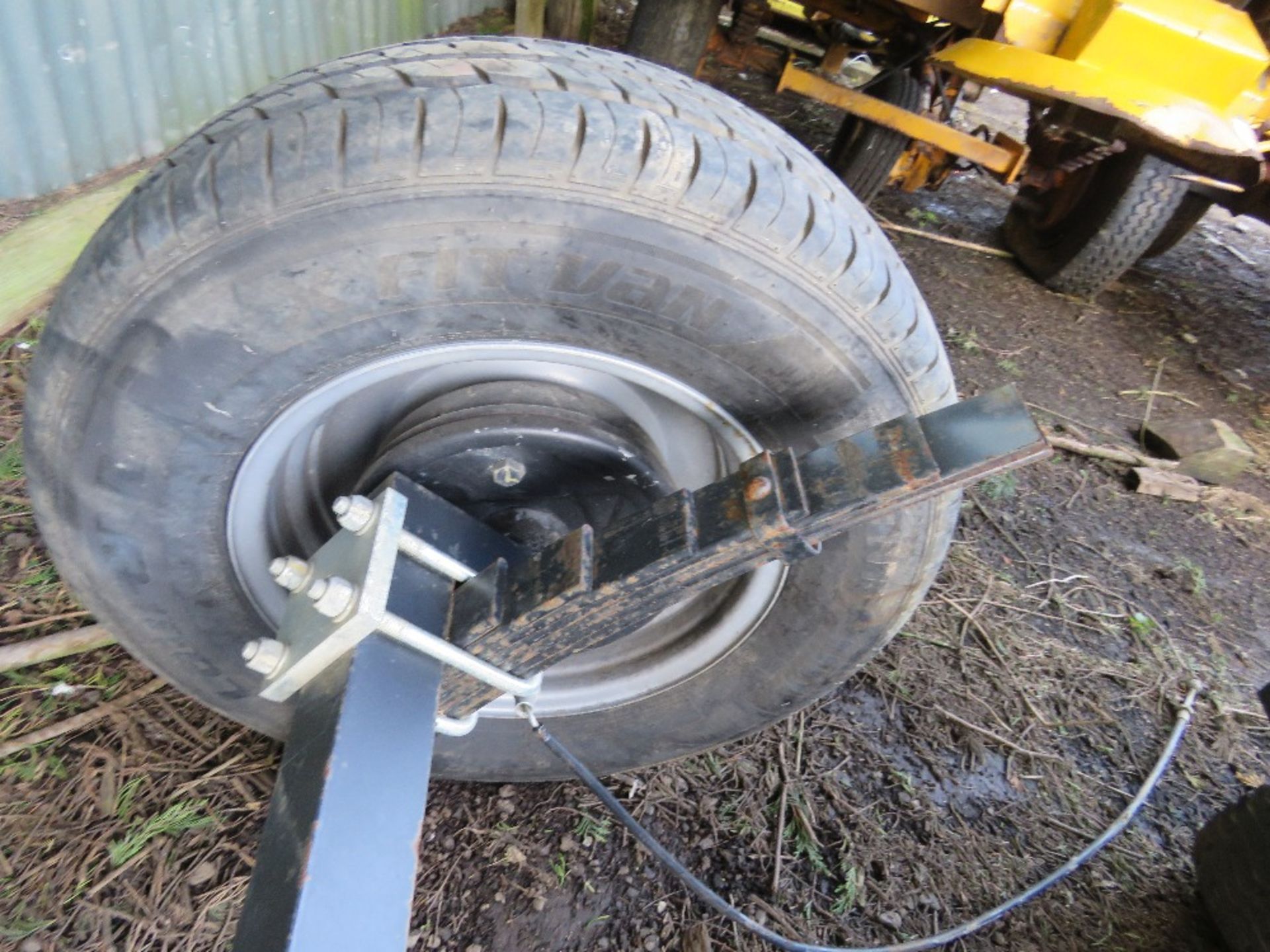 HEAVY DUTY TRAILER AXLE WITH SPRINGS, BELIEVED TO BE OFF GROUNDHOG TYPE WELFARE UNIT?? ....THIS LOT - Image 4 of 6