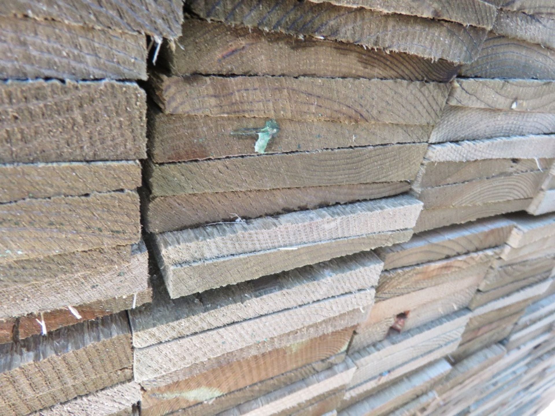 LARGE PACK OF PRESSURE TREATED FEATHER EDGE CLADDING TIMBER BOARDS 1.5M LENGTH X 100MM WIDTH APPROX. - Image 3 of 3