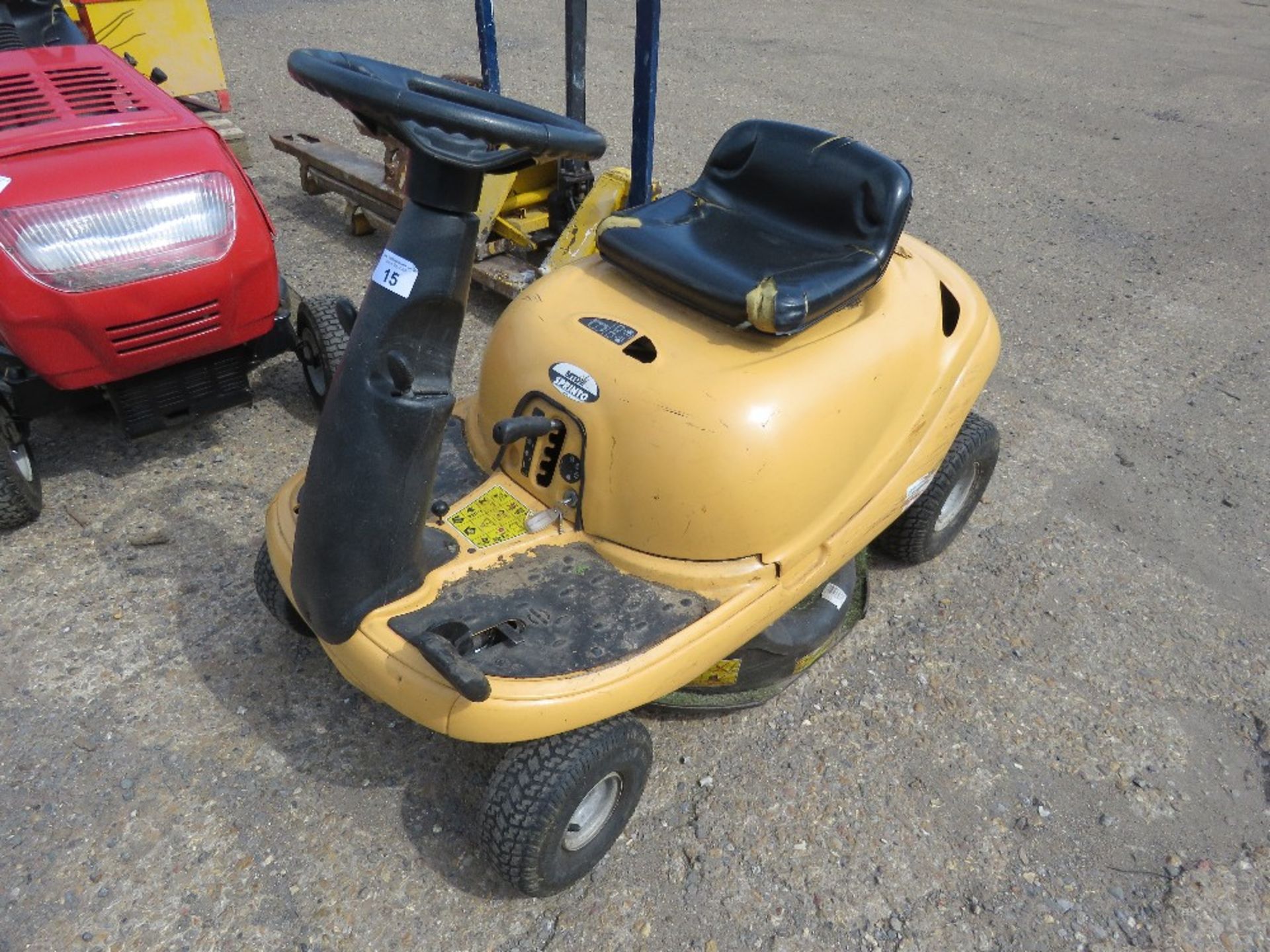 MTD SPRINTO BUG TYPE RIDE ON MOWER . WHEN TESTED WAS SEEN TO DRIVE AND MOWERS ENGAGED ....THIS LOT I - Image 2 of 5