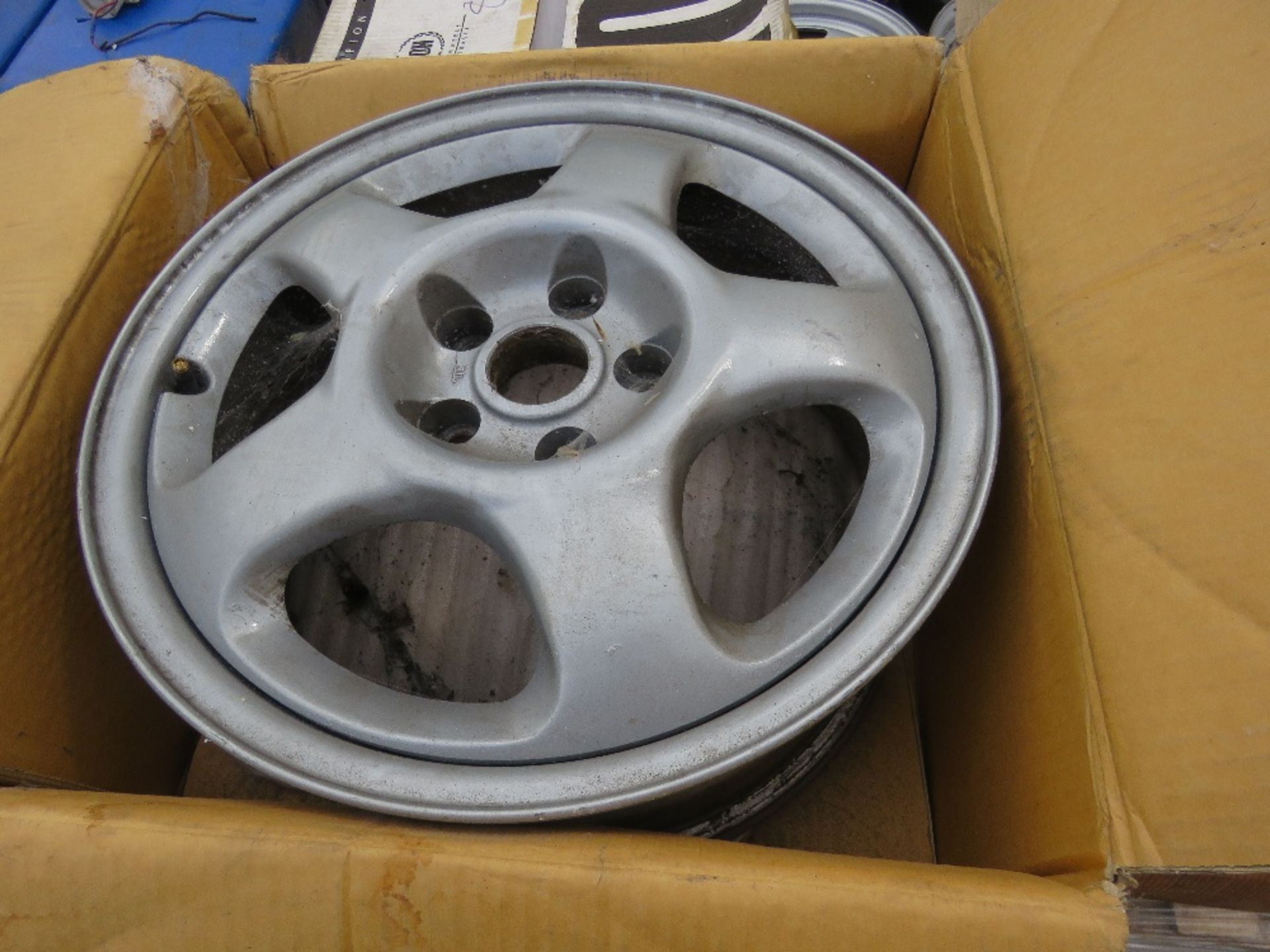 2 X PALLETS OF UNUSED MITSUBISHI AND OTHER WHEEL RIMS.....THIS LOT IS SOLD UNDER THE AUCTIONEERS MAR - Image 6 of 8