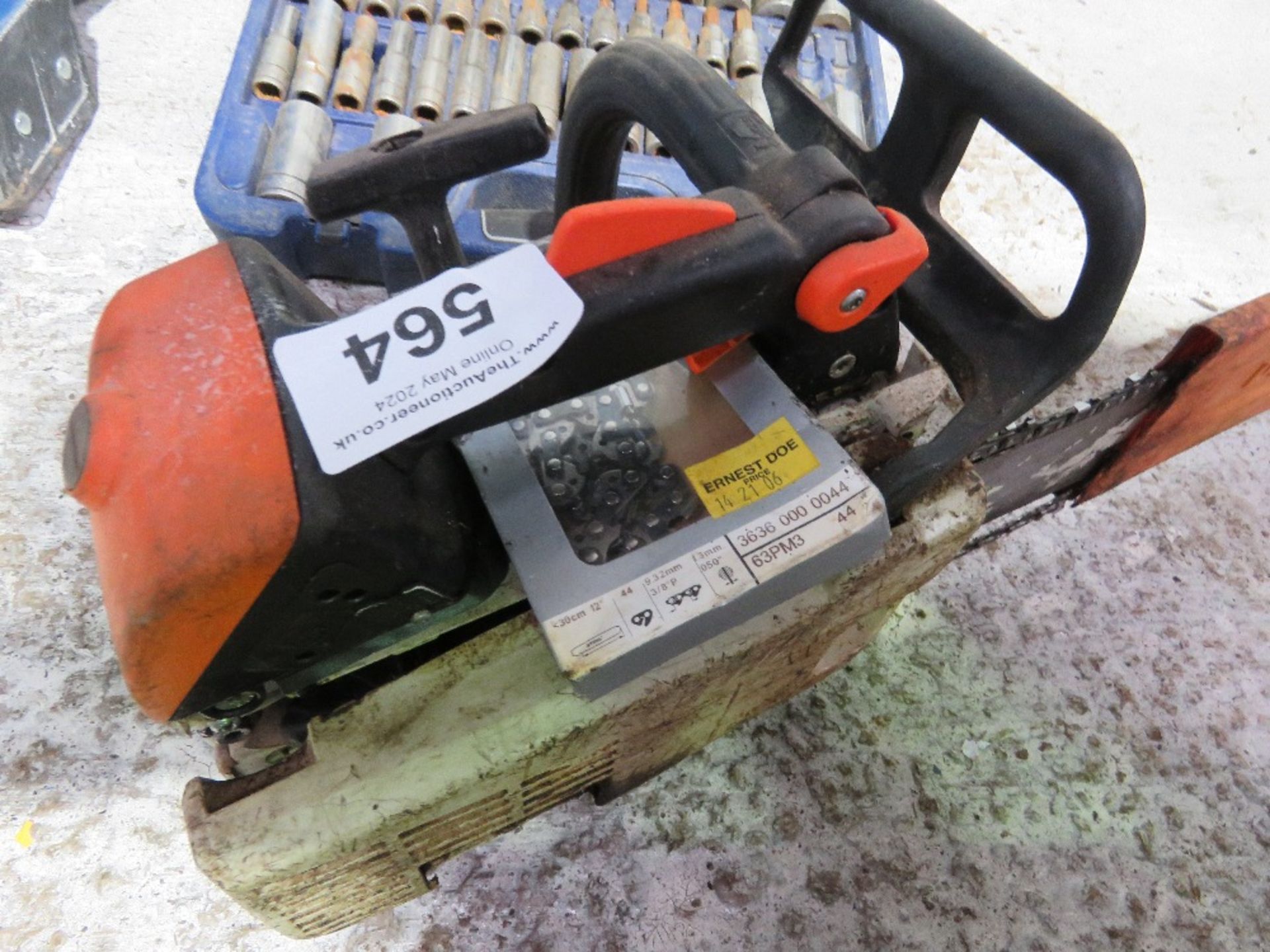 STIHL MS200T PETROL CHAINSAW WITH A SPARE CHAIN.....THIS LOT IS SOLD UNDER THE AUCTIONEERS MARGIN SC - Image 3 of 4