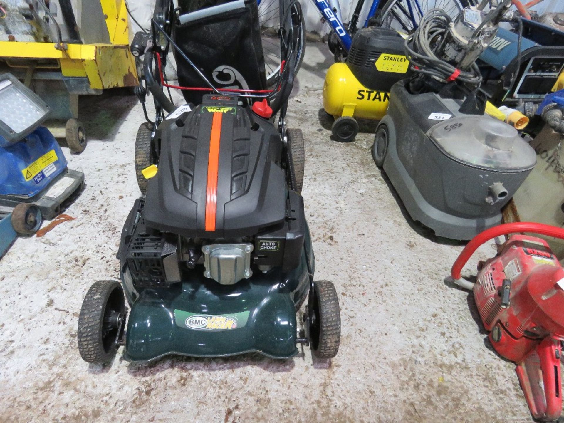 WOLF PETROL ENGINED MOWER WITH BATTERY POWERED STARTER.....THIS LOT IS SOLD UNDER THE AUCTIONEERS MA - Image 2 of 5