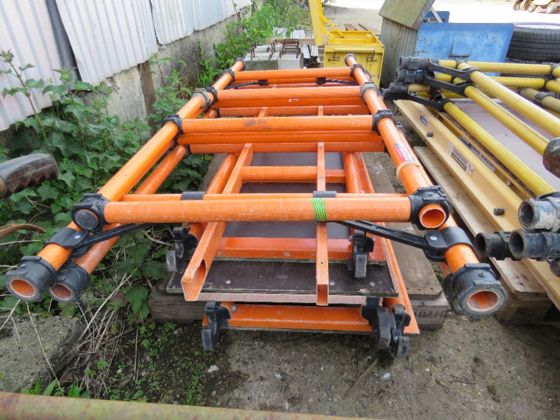 GRP ORANGE COLOURED SCAFFOLD TOWER PARTS AS SHOWN.....THIS LOT IS SOLD UNDER THE AUCTIONEERS MARGIN - Bild 5 aus 5