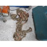 SET OF 4 LEGGED CHAIN BROTHERS WITH SHORTENERS, 8FT LENGTH APPROX.....THIS LOT IS SOLD UNDER THE AUC