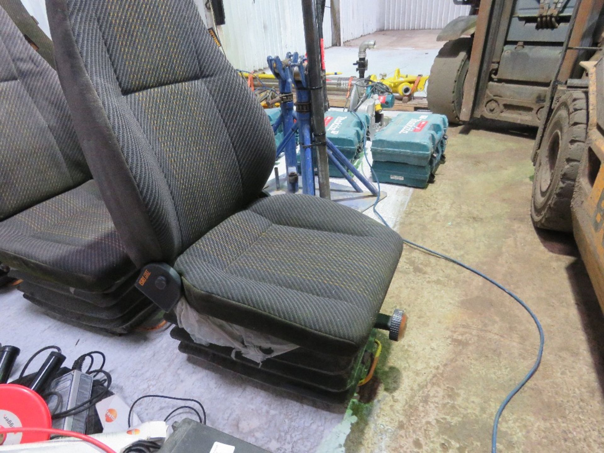 ISRI ADJUSTABLE MACHINE / TRUCK DRIVERS SEAT.....THIS LOT IS SOLD UNDER THE AUCTIONEERS MARGIN SCHEM - Image 2 of 4