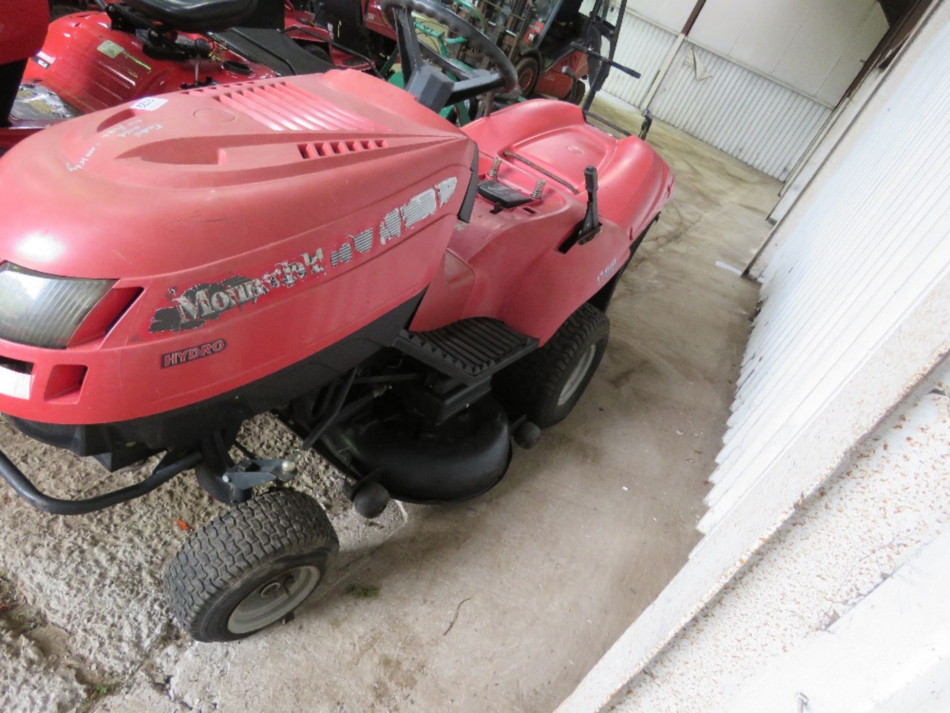 MOUNTFIELD 1740H HYDRO RIDE ON MOWER WITH COLLECTOR, NO SEAT....THIS LOT IS SOLD UNDER THE AUCTIONEE - Image 3 of 9