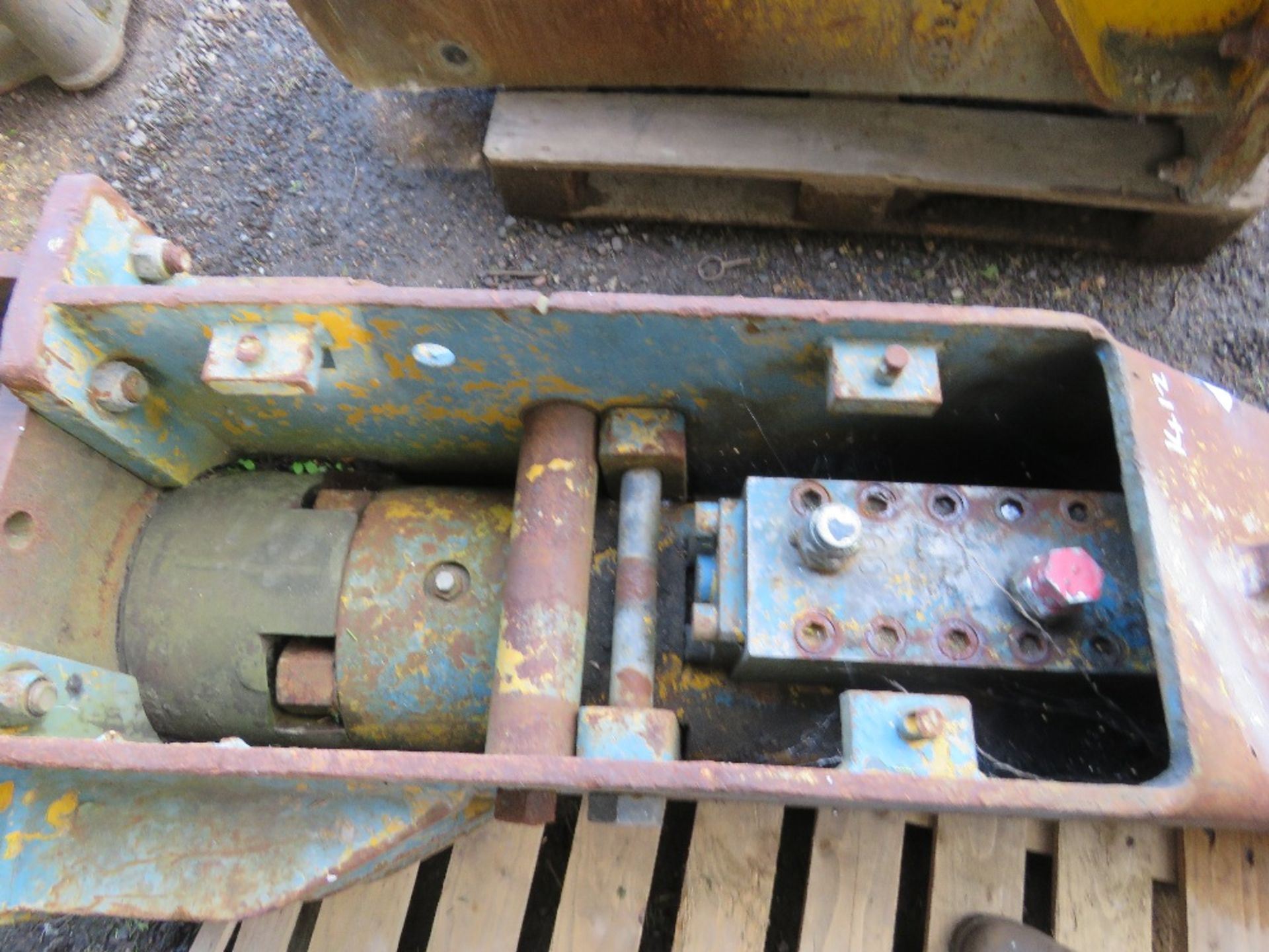 EXCAVATOR MOUNTED HYDRAULIC BREAKER, BLUE COLOURED. 80MM PINS. - Image 3 of 5