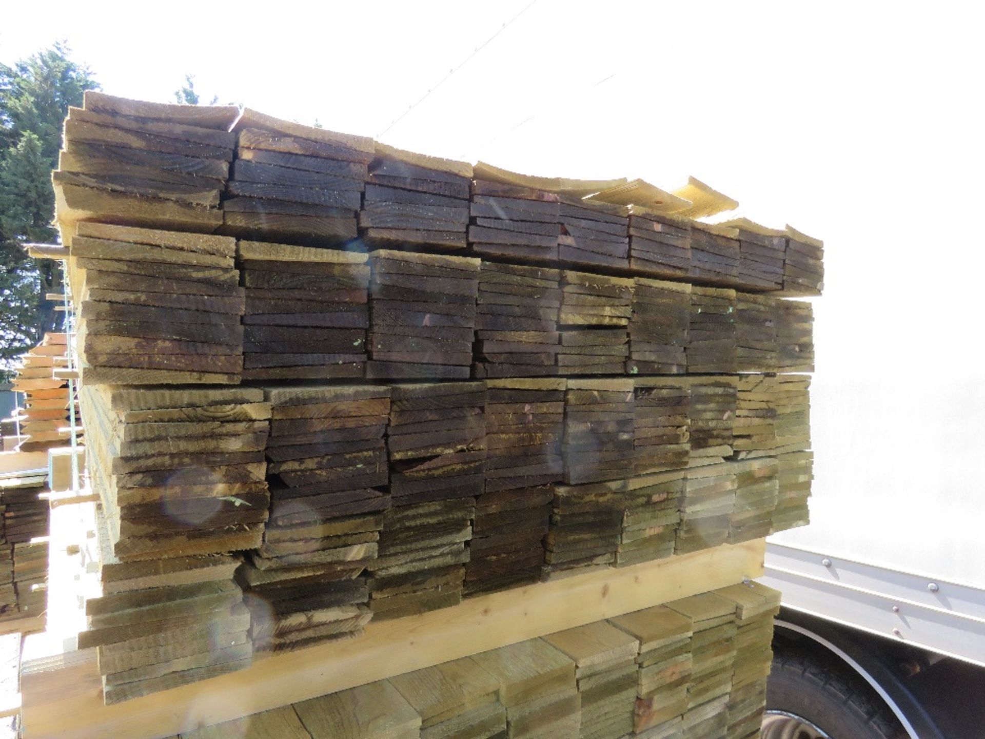 MEDIUM PACK OF PRESSURE TREATED FEATHER EDGE CLADDING TIMBER BOARDS 1.65M LENGTH X 100MM WIDTH APPRO - Image 2 of 3
