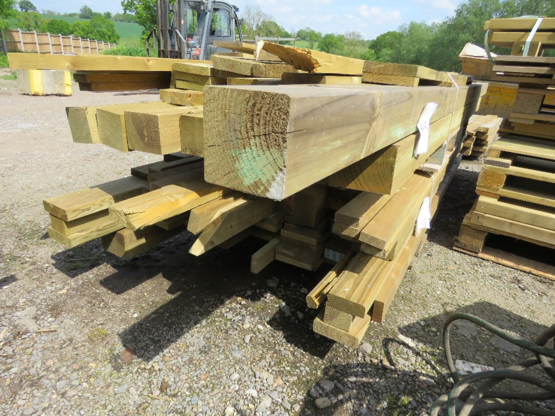 2 X BUNDLES OF TREATED FENCING TIMBERS, POSTS AND BOARDS AS SHOWN, 7-10FT LENGTH APPROX. - Image 3 of 5
