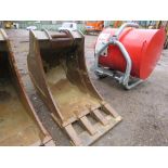 GENUINE VOLVO EXCAVATOR BUCKET SUITABLE FOR 35TONNE EXCAVATOR ON 90MM PINS. 0.9M WIDTH APPROX. APPEA