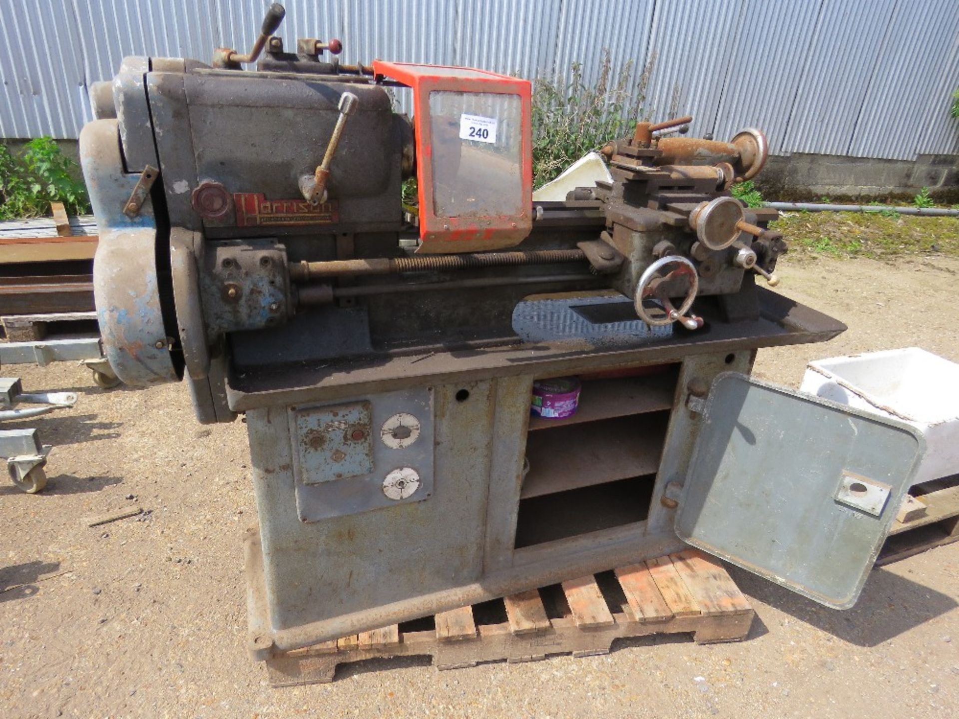 HARRISON 3 PHASE POWERED WORKSHOP LATHE.....THIS LOT IS SOLD UNDER THE AUCTIONEERS MARGIN SCHEME, TH