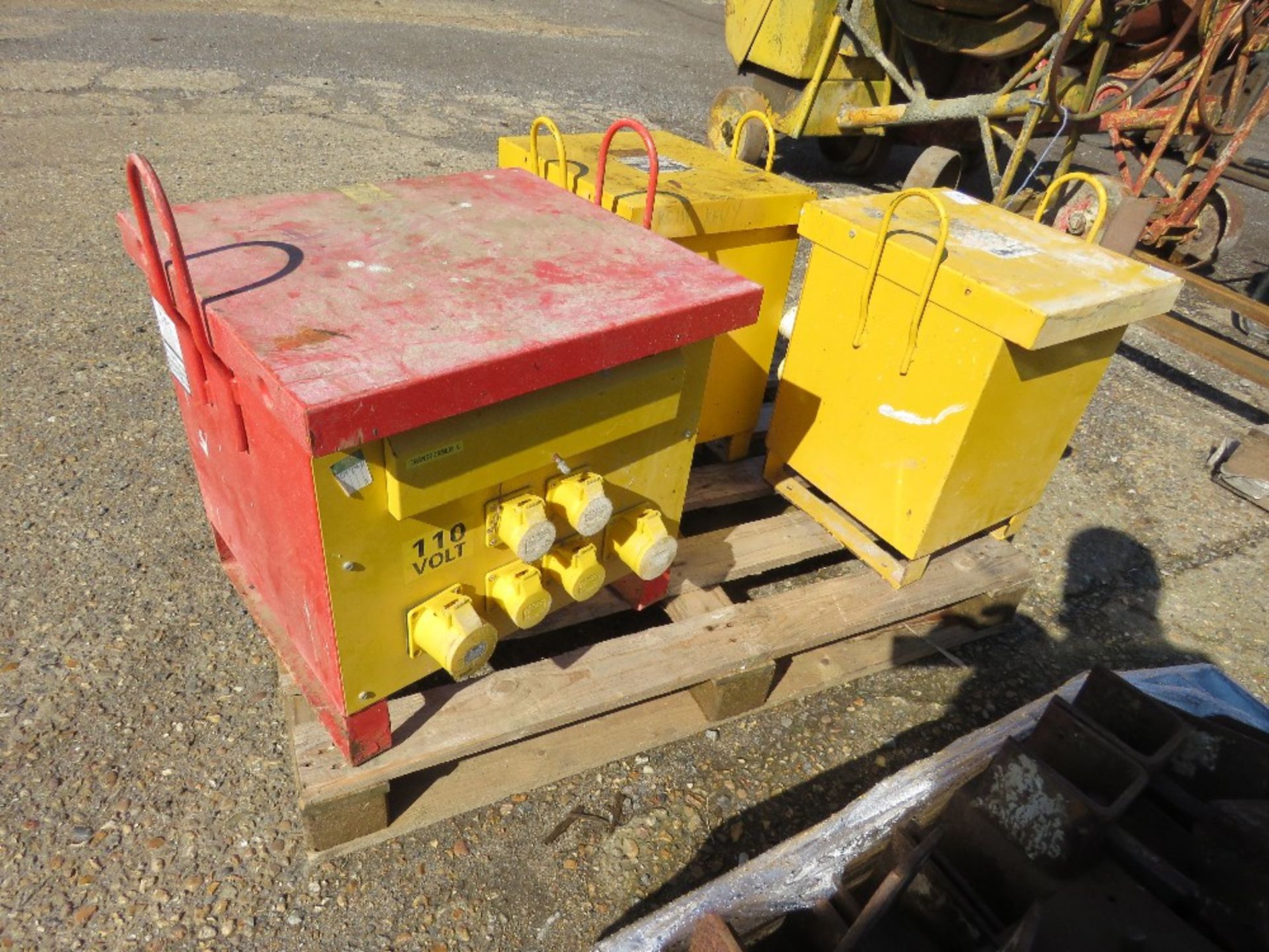 3 X LARGE SIZED SITE TRANSFORMERS. - Image 3 of 4