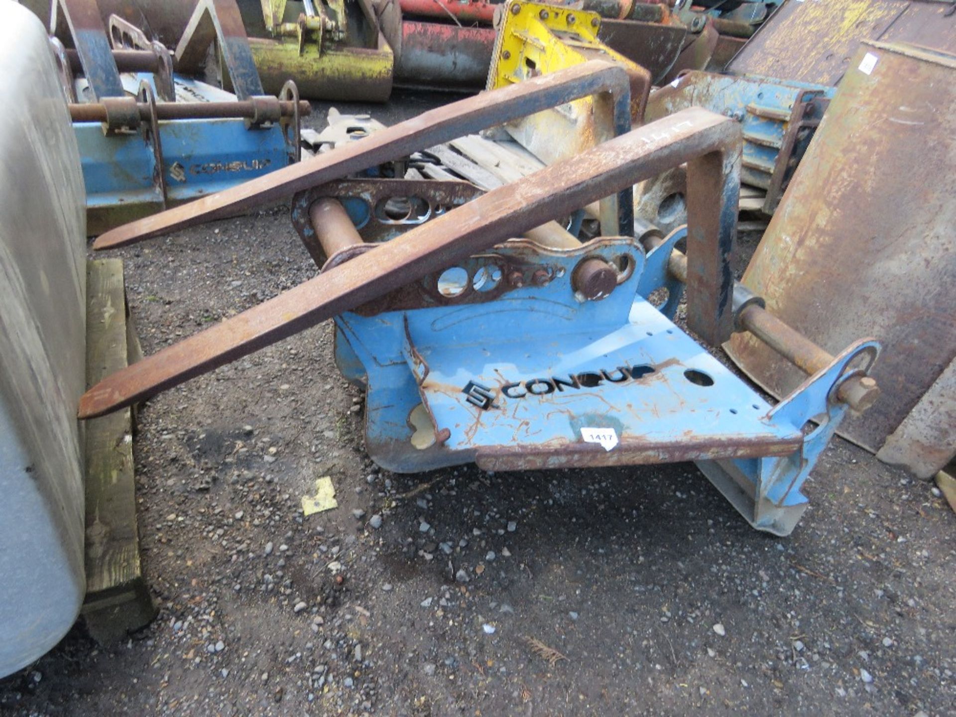 SET OF CONQUIP EXCAVATOR MOUNTED PALLET FORKS. SOURCED FROM COMPANY LIQUIDATION.