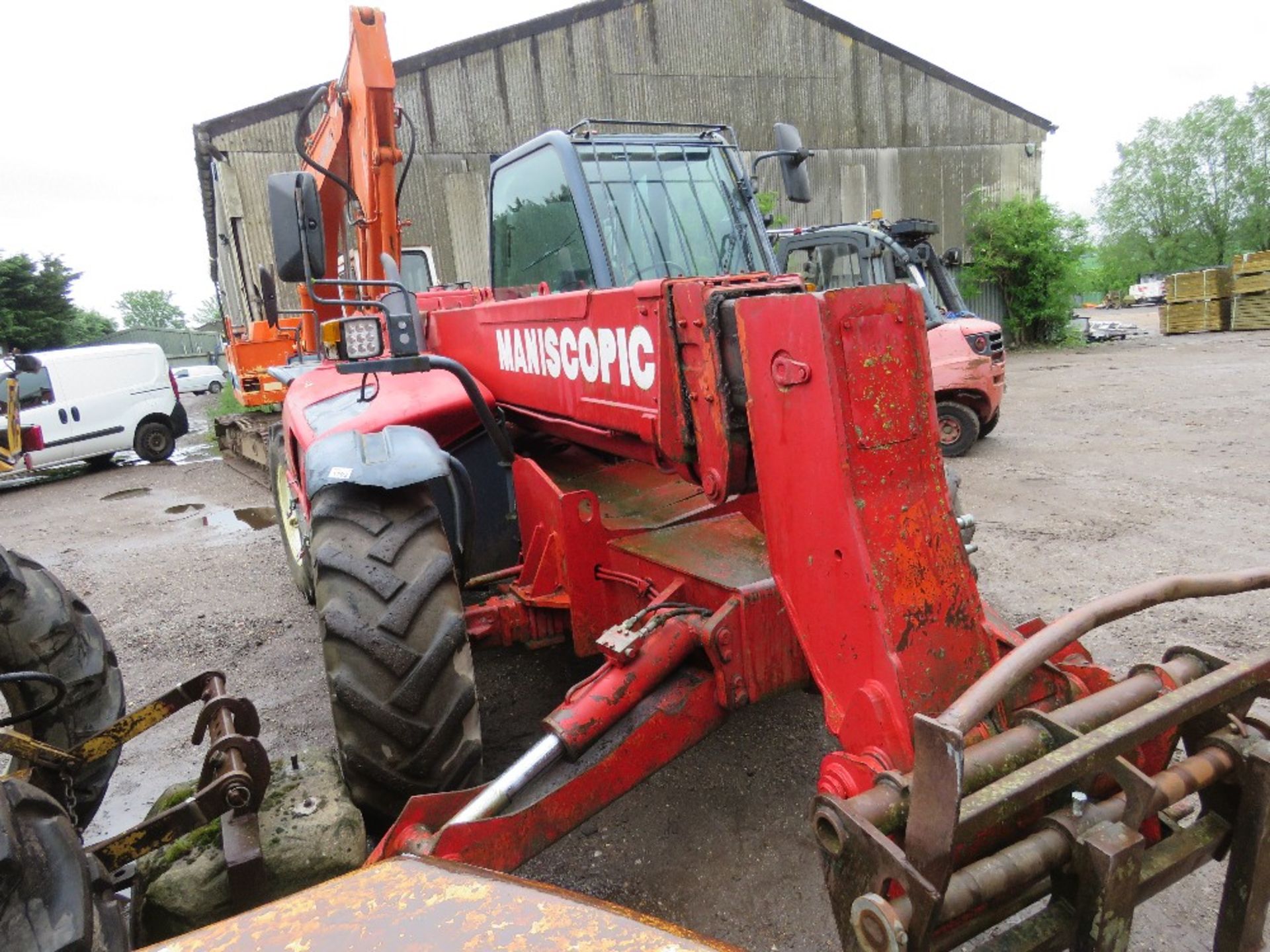 MANITOU MT1233S TELESCOPIC HANDLER, YEAR 2001 BUILD. 7946 REC HOURS. SN:1167930. THE TELEHANDLER IS - Image 3 of 13