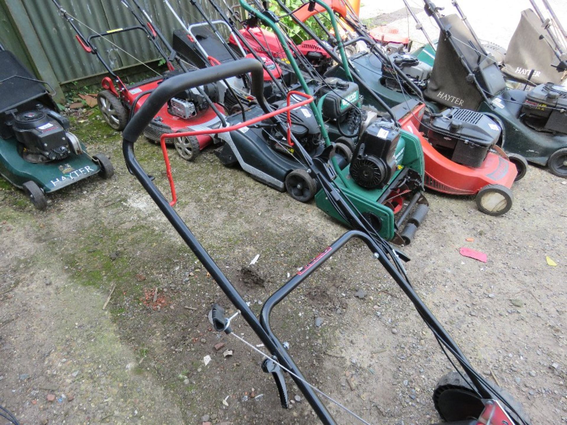 FOX QUAD CUT PETROL ENGINED MOWER WITH NO COLLECTOR. ....THIS LOT IS SOLD UNDER THE AUCTIONEERS MARG - Image 4 of 4