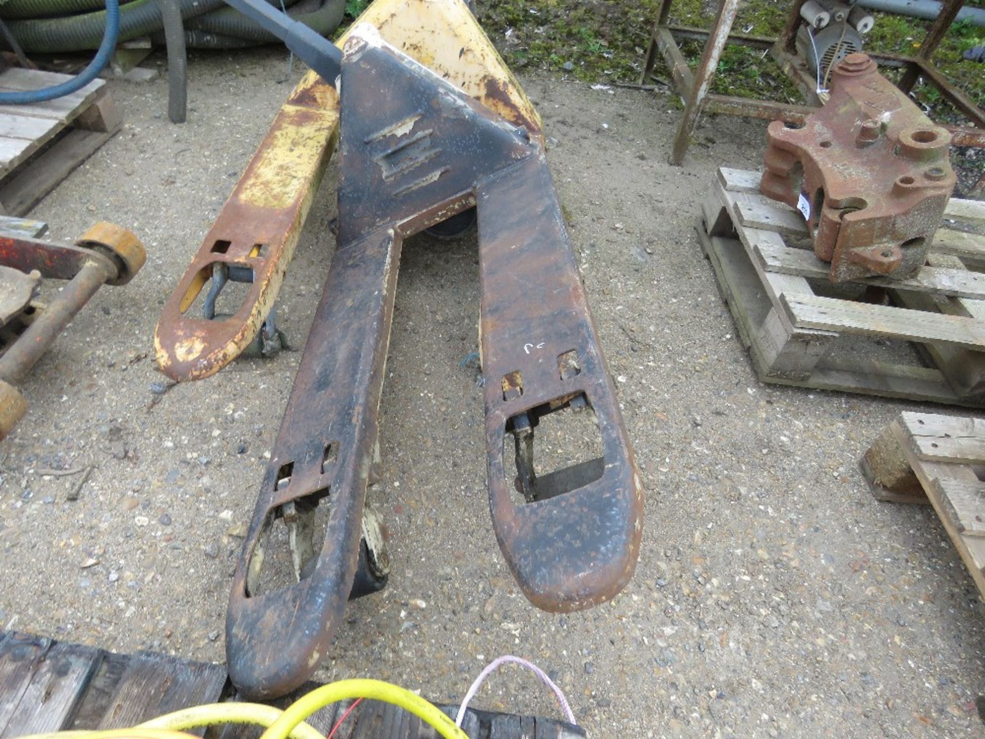 2 X PALLET TRUCKS.....THIS LOT IS SOLD UNDER THE AUCTIONEERS MARGIN SCHEME, THEREFORE NO VAT WILL BE - Image 3 of 3