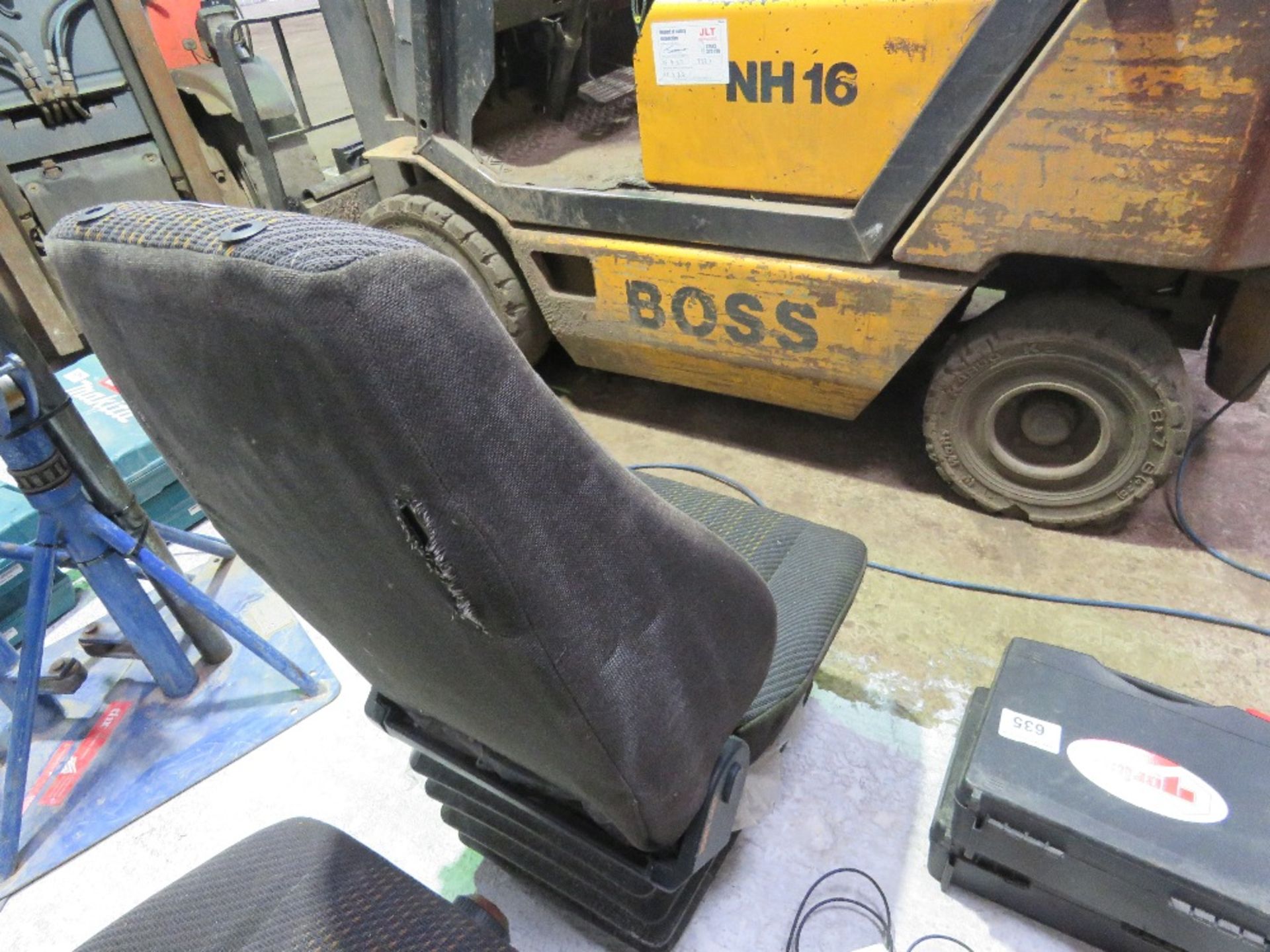 ISRI ADJUSTABLE MACHINE / TRUCK DRIVERS SEAT.....THIS LOT IS SOLD UNDER THE AUCTIONEERS MARGIN SCHEM - Image 3 of 4