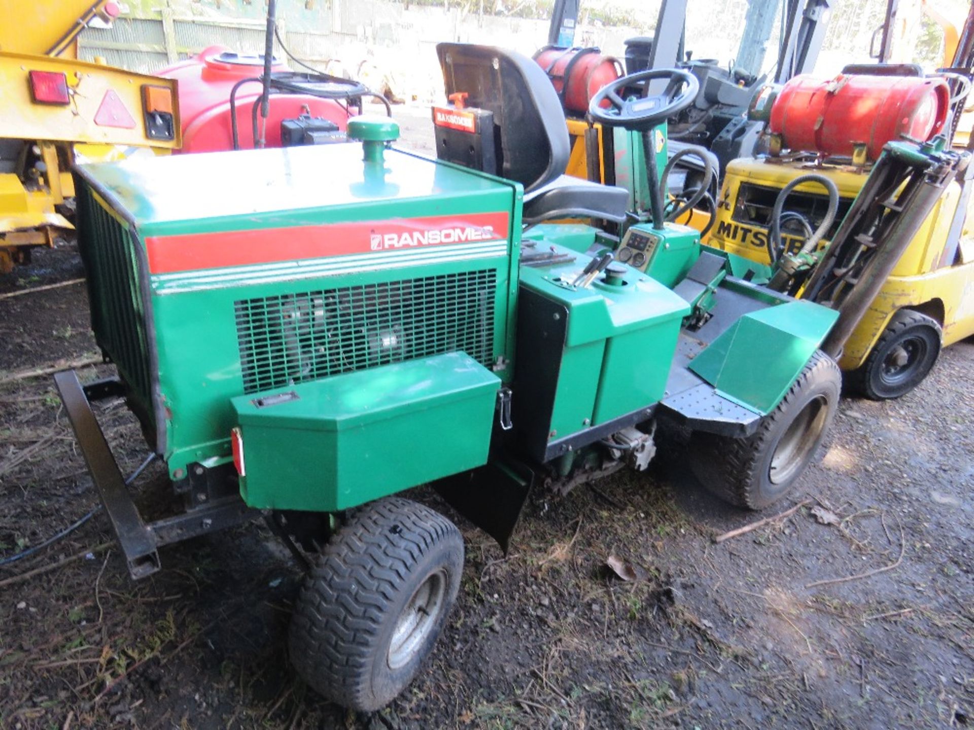 ransomes 213 triple ride on mower with kubota engine. PART EXCHANGE MACHINE, STOP SOLENOID ISSUE, RU - Image 2 of 11
