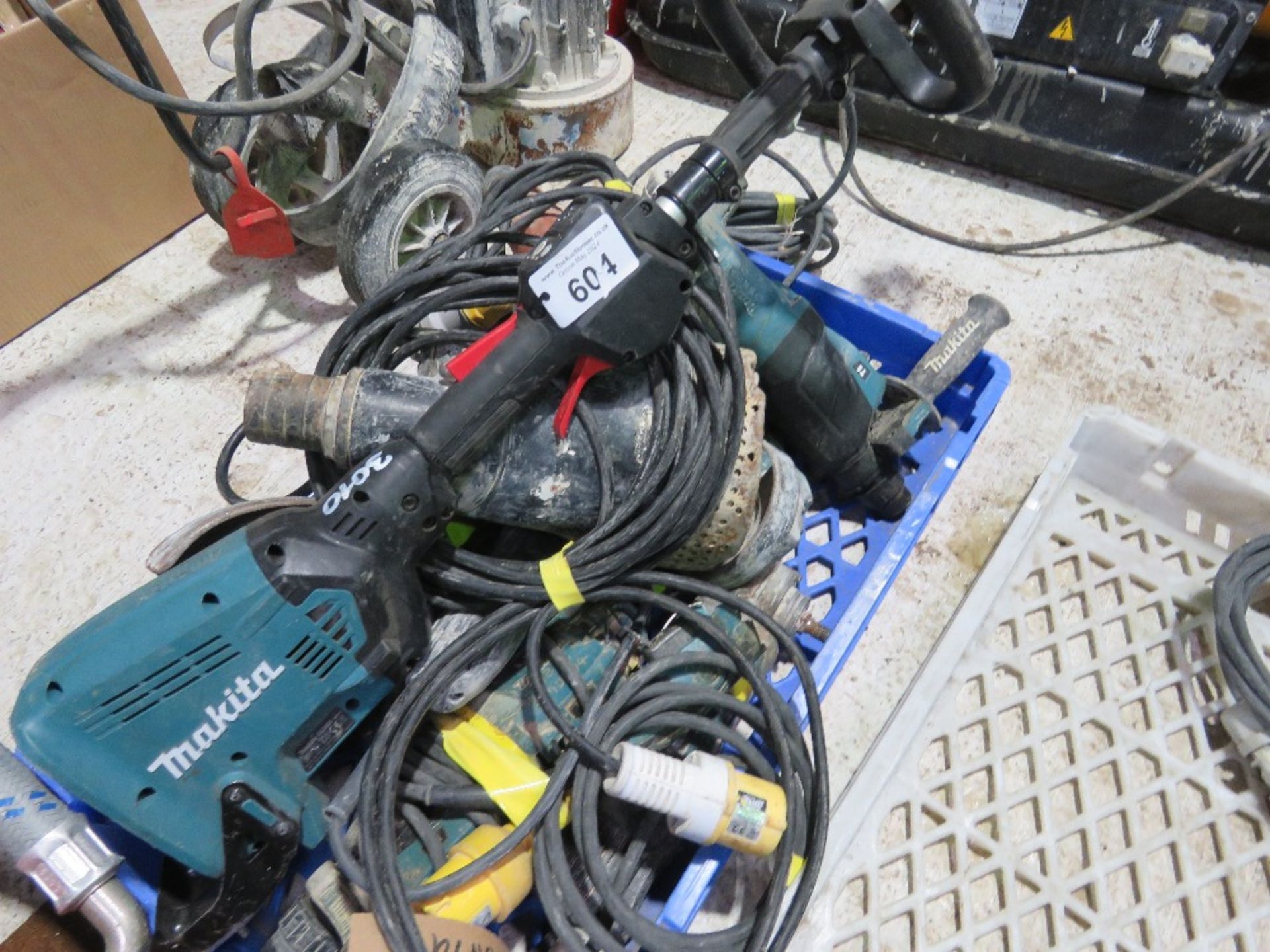 TRAY OF MIXED POWER TOOLS INCLUDING BATTERY STRIMMER AND SUBMERSIBLE WATER PUMP. - Image 2 of 6