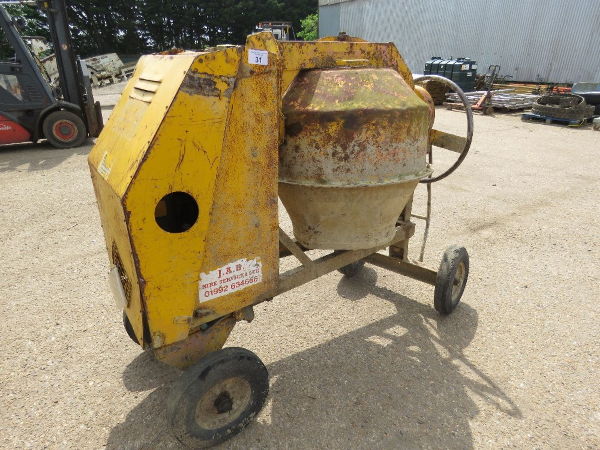 BENFORD LISTER FLAT TOP DIESEL ENGINED CEMENT MIXER WITH HANDLE. WHEN TESTED WAS SEEN TO RUN AND DRU