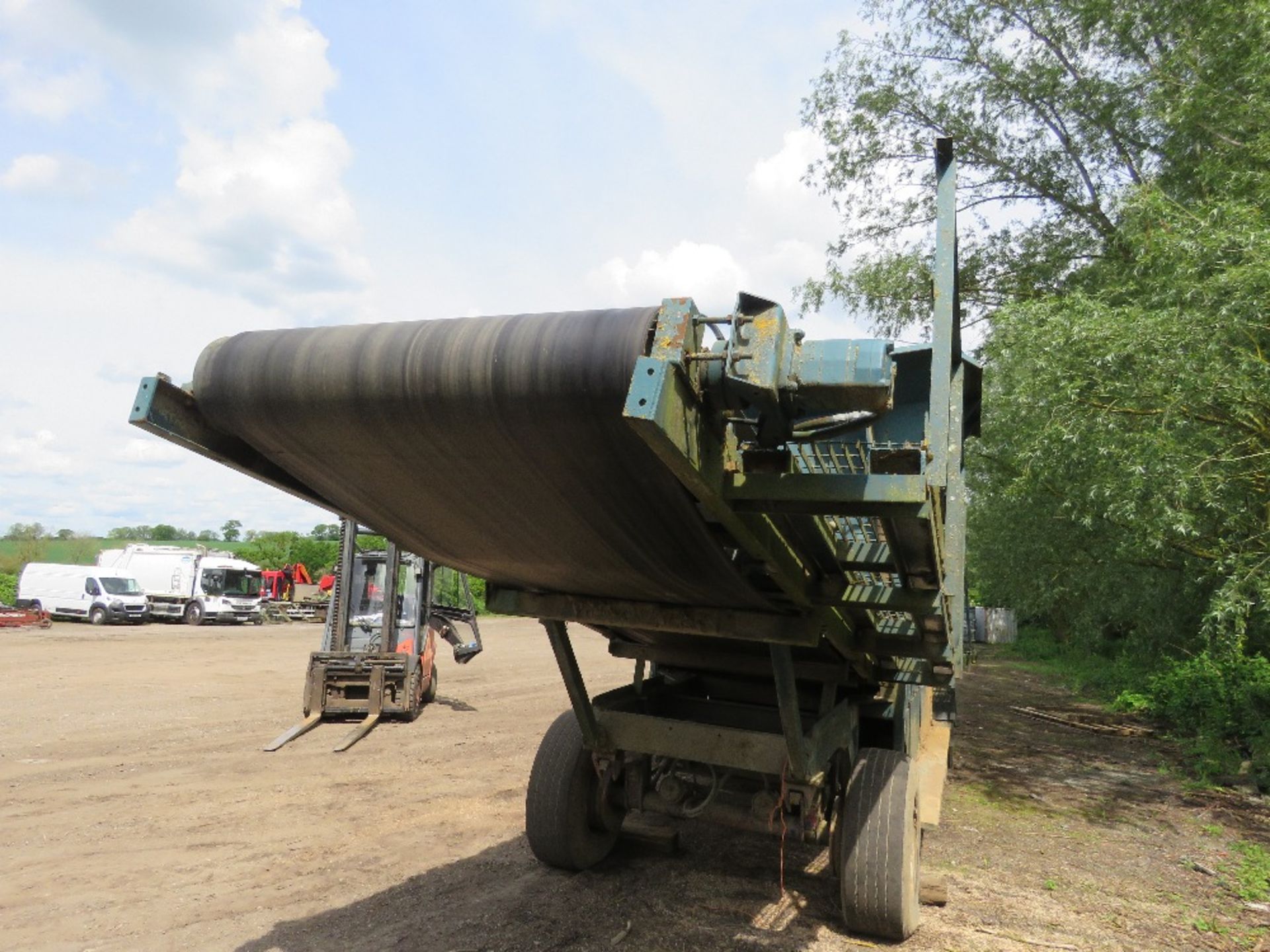 POWERSCREEN POWERGRID 800 TOWED SOIL SCREENER WITH COMPREHENSIVE CHOICE OF SCREENS. INCLUDES TOWING - Image 4 of 31