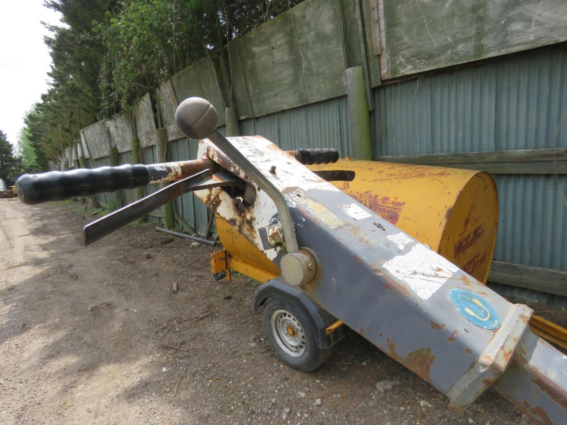 TEREX BENFORD SINGLE DRUM ROLLER ON TRAILER. WHEN TESTED WAS SEEN TO RUN, DRIVE AND VIBRATE...SEE VI - Bild 9 aus 9