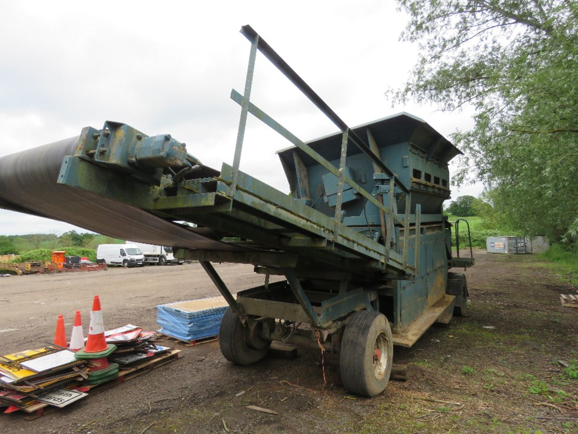 POWERSCREEN POWERGRID 800 TOWED SOIL SCREENER WITH COMPREHENSIVE CHOICE OF SCREENS. INCLUDES TOWING - Image 30 of 31