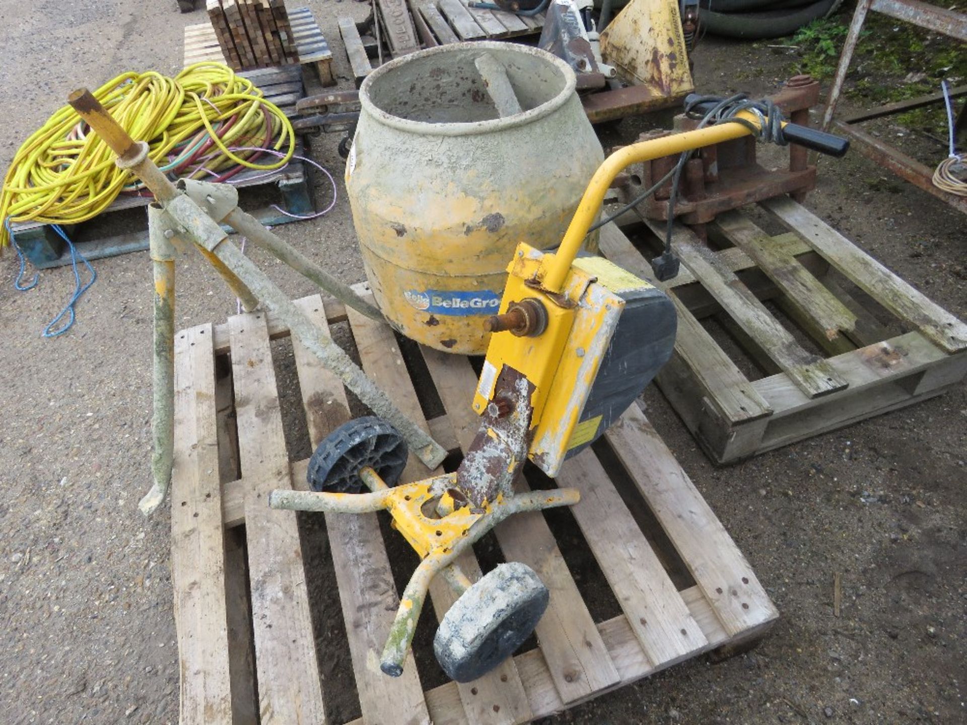 SMALL SIZED CEMENT MIXER 240VOLT POWERED.....THIS LOT IS SOLD UNDER THE AUCTIONEERS MARGIN SCHEME, T - Image 3 of 5