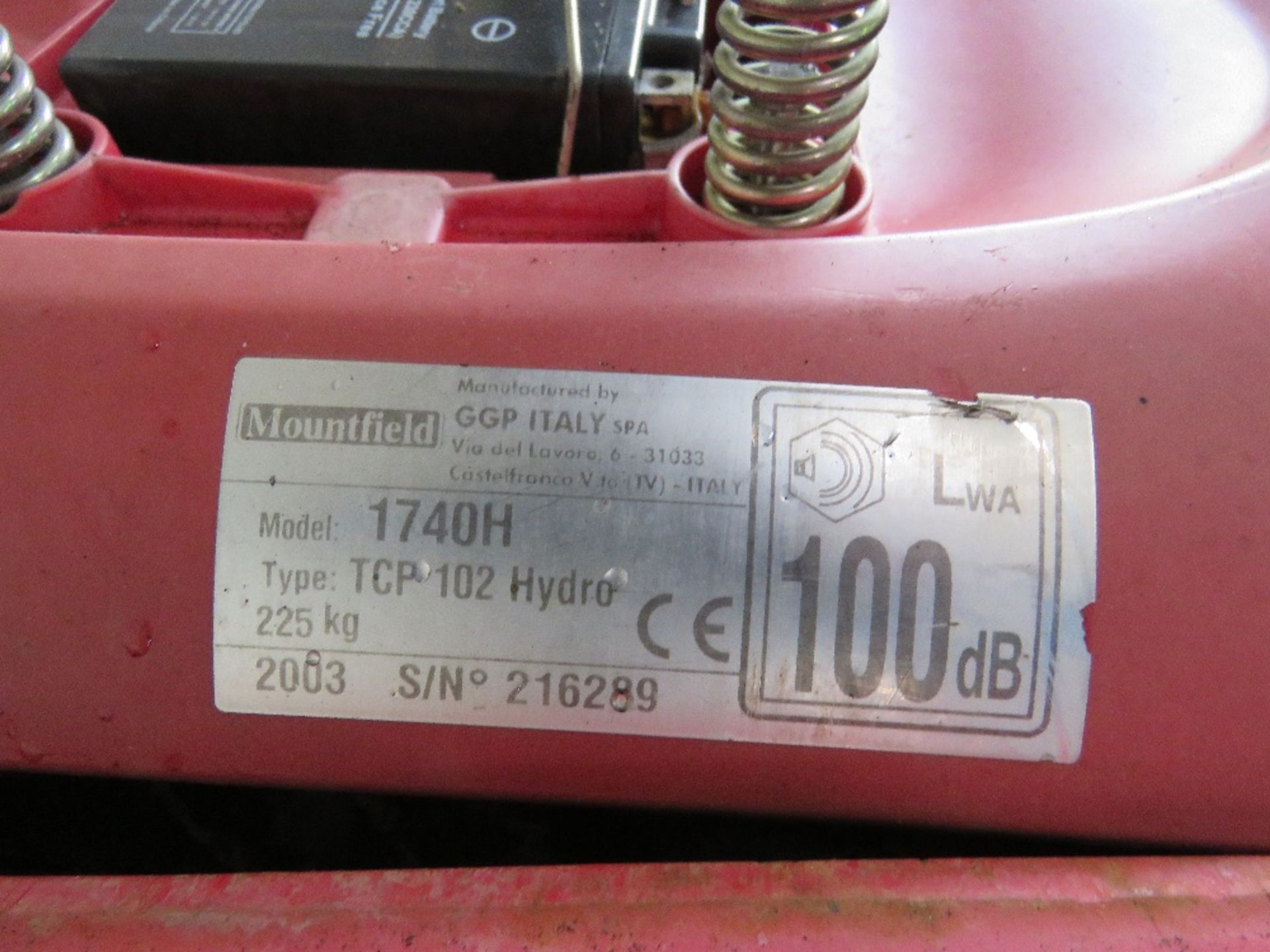 MOUNTFIELD 1740H HYDRO RIDE ON MOWER WITH COLLECTOR, NO SEAT....THIS LOT IS SOLD UNDER THE AUCTIONEE - Image 7 of 9