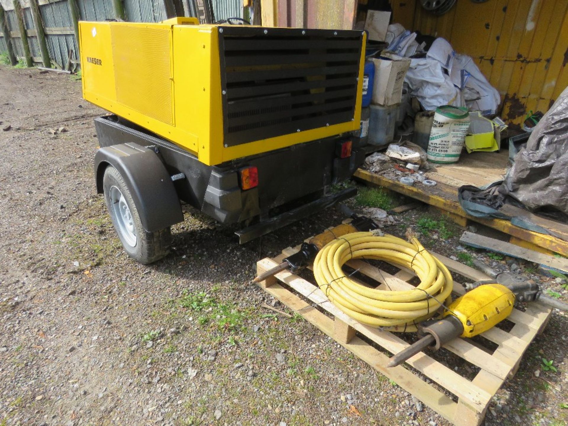 KAESER M50 COMPRESSOR 180CFM OUTPUT WITH 2 X HOSES AND 2 X GUNS. OWNER RETIRING. WHEN TESTED WAS SEE - Image 3 of 16