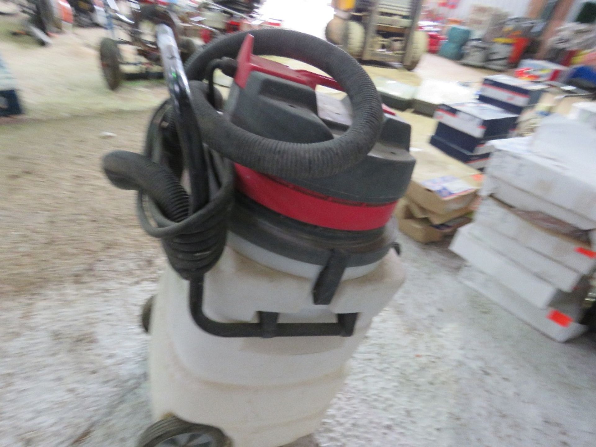 ELITE LARGE SIZED 110VOLT VACUUM CLEANER. - Image 2 of 4