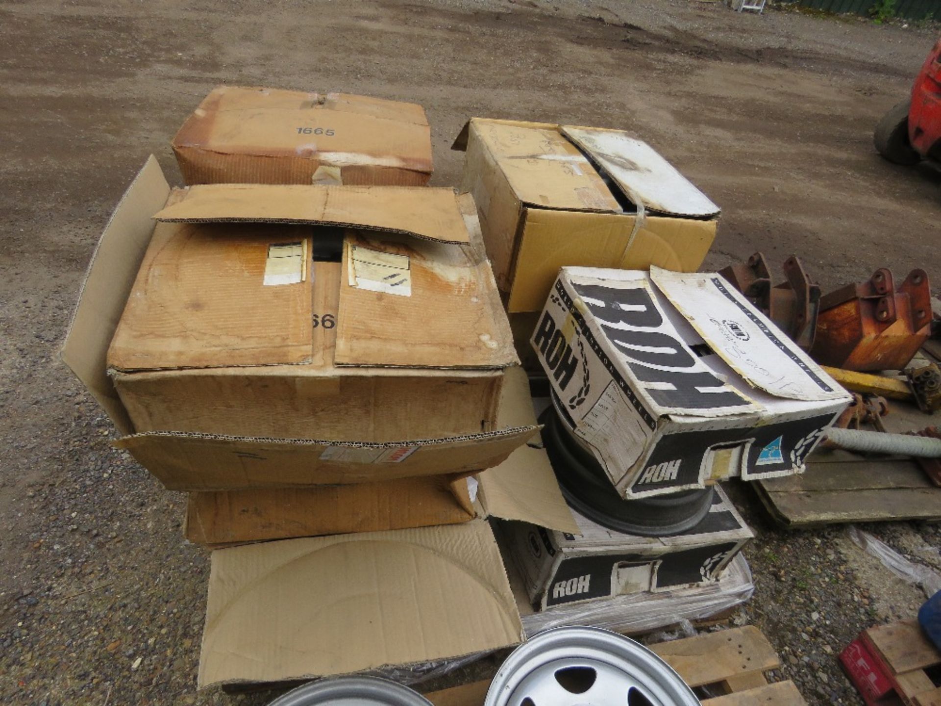 2 X PALLETS OF UNUSED MITSUBISHI AND OTHER WHEEL RIMS.....THIS LOT IS SOLD UNDER THE AUCTIONEERS MAR - Image 3 of 8