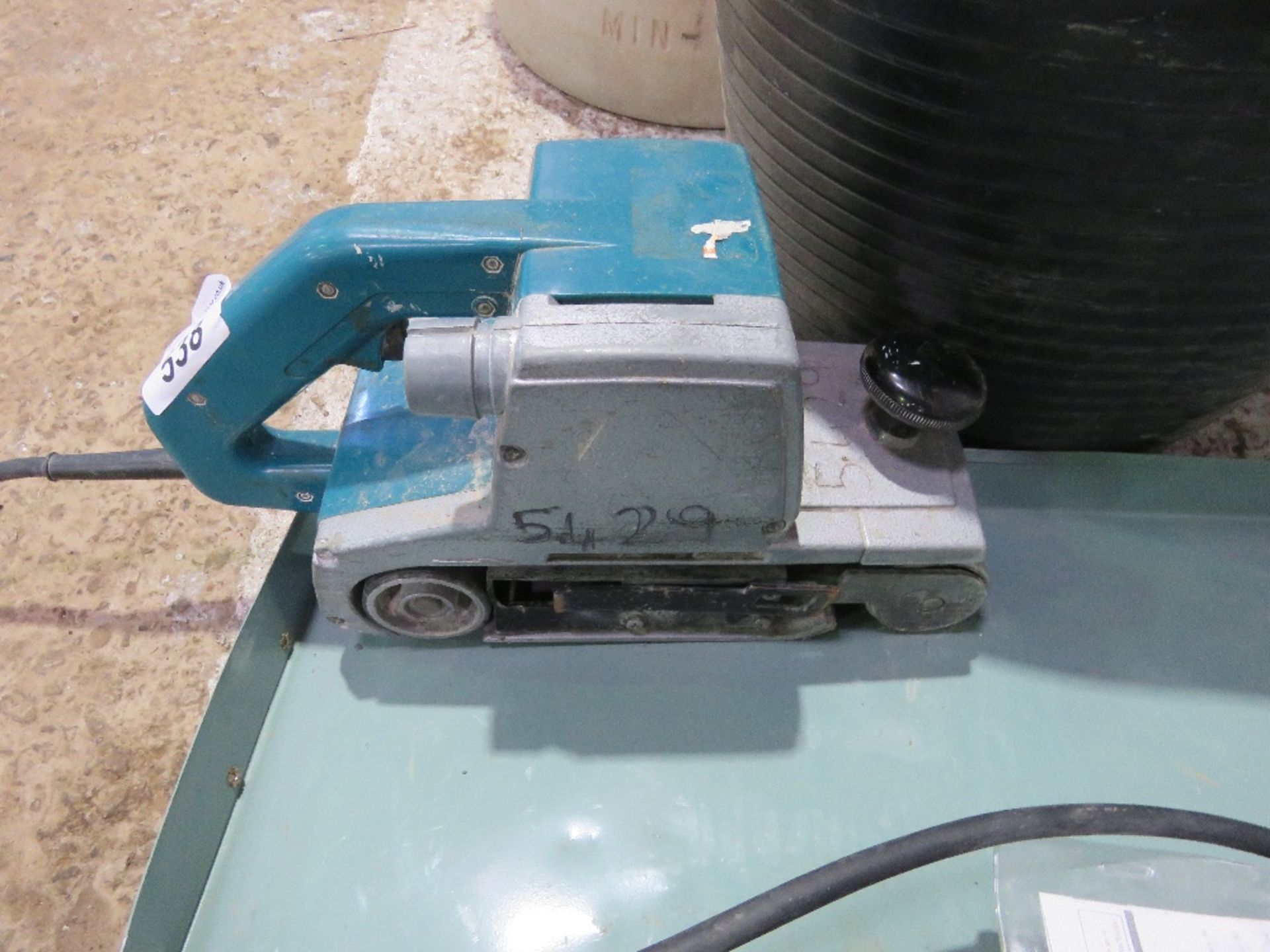 240VOLT BREAKER PLUS A MAKITA BELT SANDER.....THIS LOT IS SOLD UNDER THE AUCTIONEERS MARGIN SCHEME, - Bild 2 aus 7