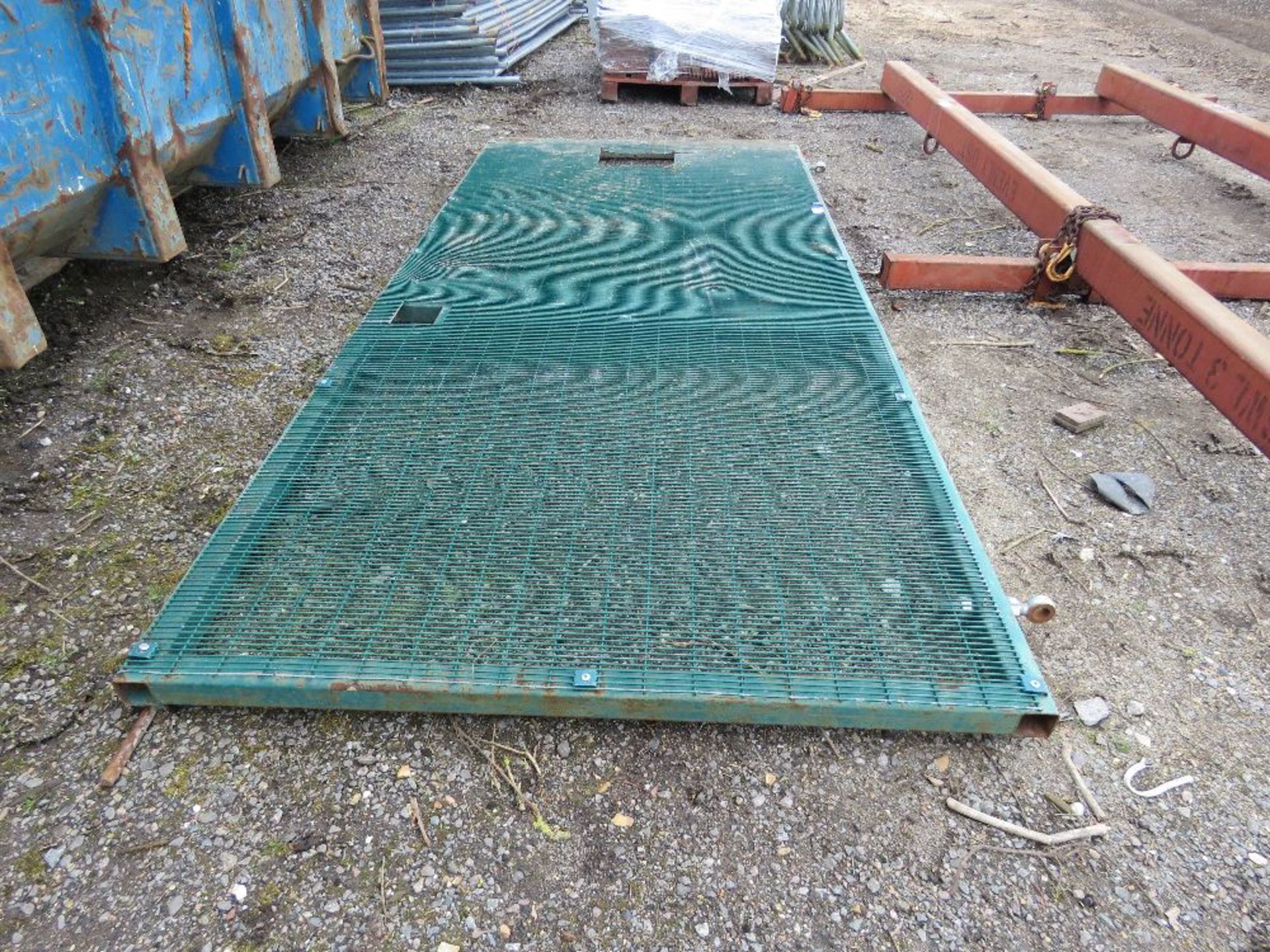 GREEN MESH SIDED GATE 5FT X 10FT6" APPROX.....THIS LOT IS SOLD UNDER THE AUCTIONEERS MARGIN SCHEME, - Bild 2 aus 4