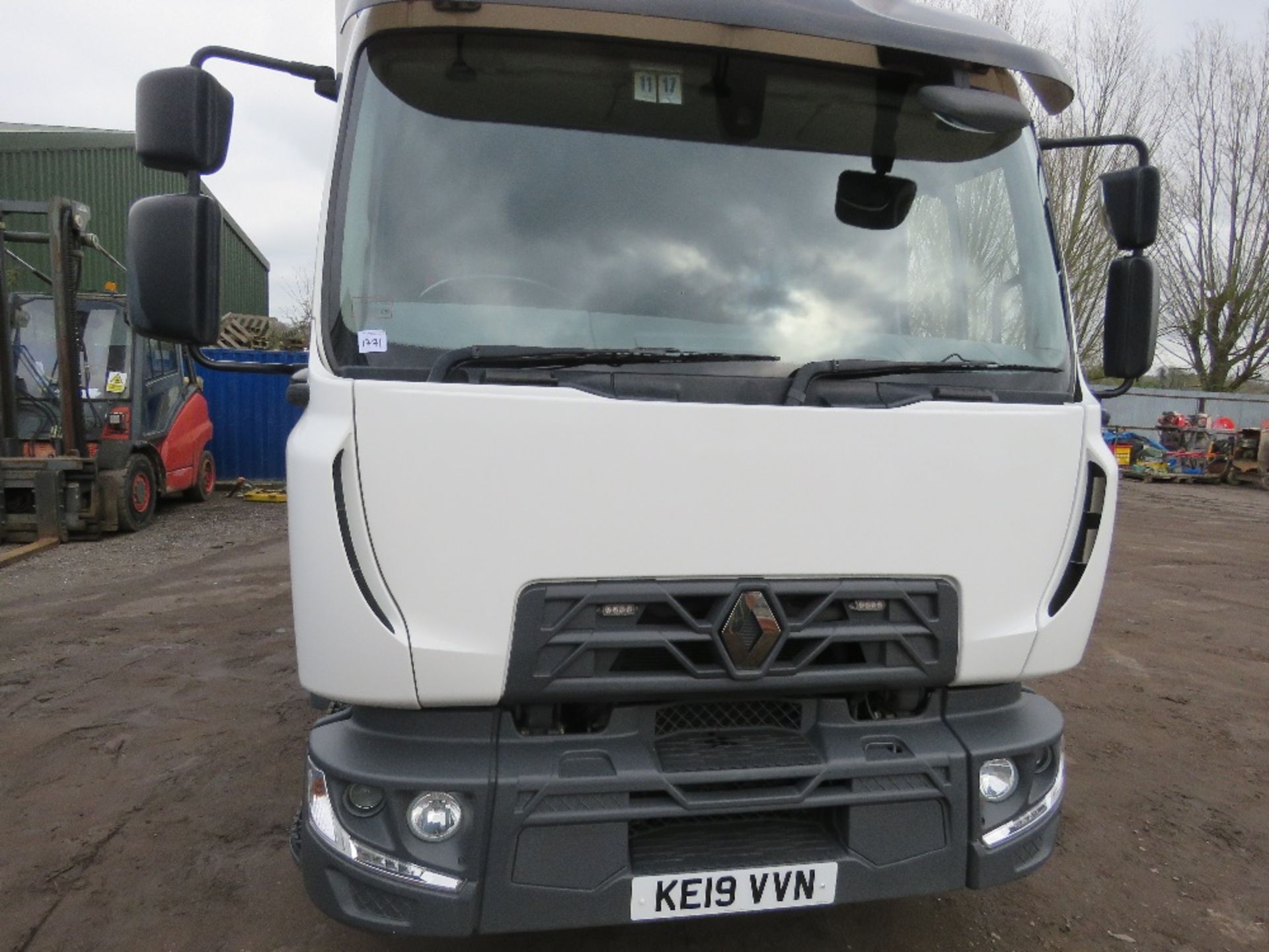 RENAULT D75 BOX LORRY REG:KE19 VVN. 7500KG RATED, DIRECT FROM LOCAL COMPANY WHO ARE SELLING DUE TO A - Image 3 of 16