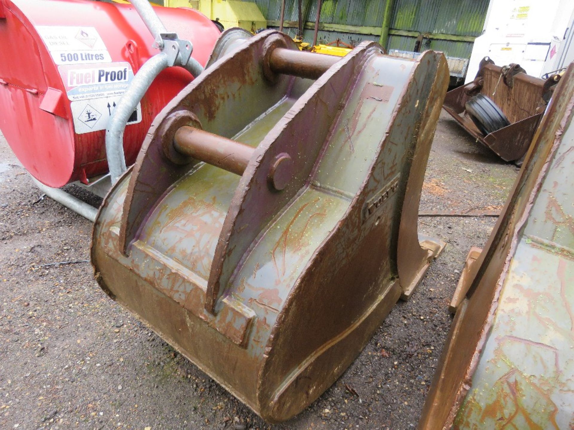 GENUINE VOLVO EXCAVATOR BUCKET SUITABLE FOR 35TONNE EXCAVATOR ON 90MM PINS. 0.9M WIDTH APPROX. APPEA - Image 4 of 4