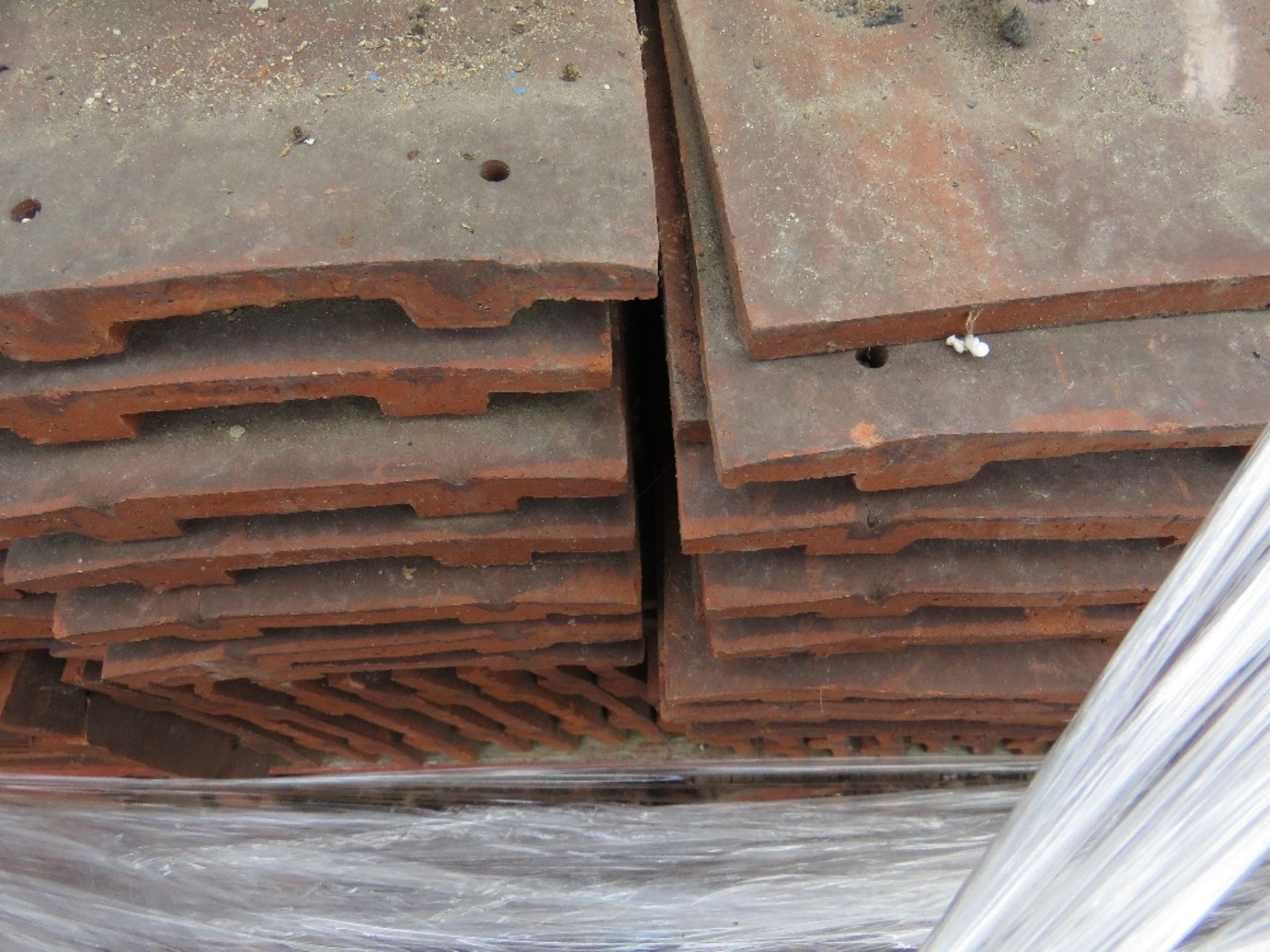 PALLET OF PEG TILES AND RIDGE TILES.....THIS LOT IS SOLD UNDER THE AUCTIONEERS MARGIN SCHEME, THEREF - Image 3 of 4