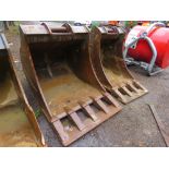 GENUINE VOLVO EXCAVATOR BUCKET SUITABLE FOR 35TONNE EXCAVATOR ON 90MM PINS. 1.2M WIDTH APPROX. APPEA