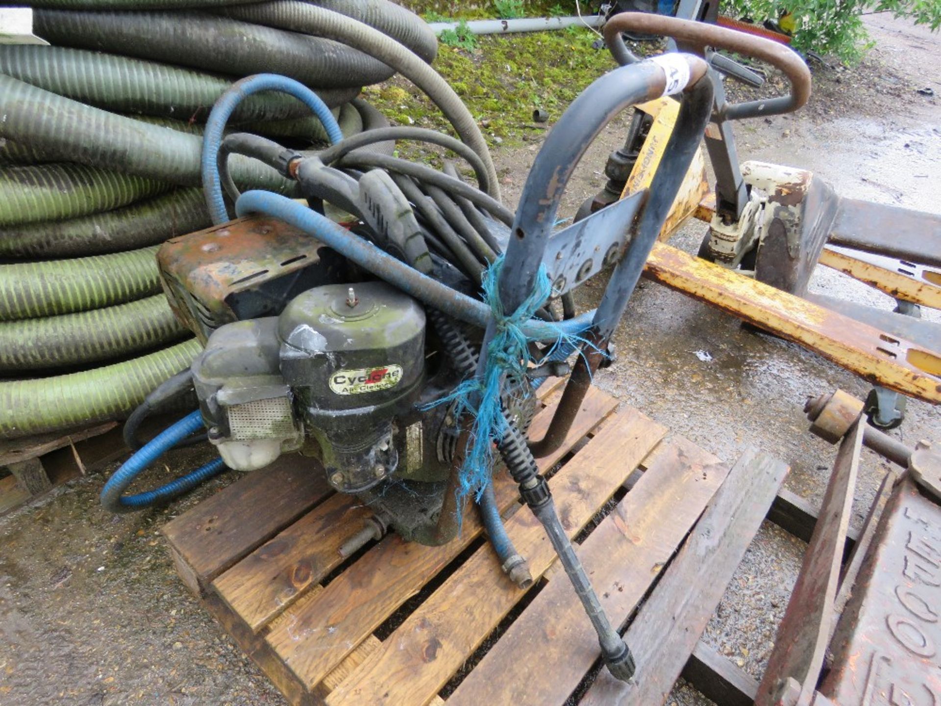 HONDA 9HP POWERED PRESSURE WASHER.....THIS LOT IS SOLD UNDER THE AUCTIONEERS MARGIN SCHEME, THEREFOR