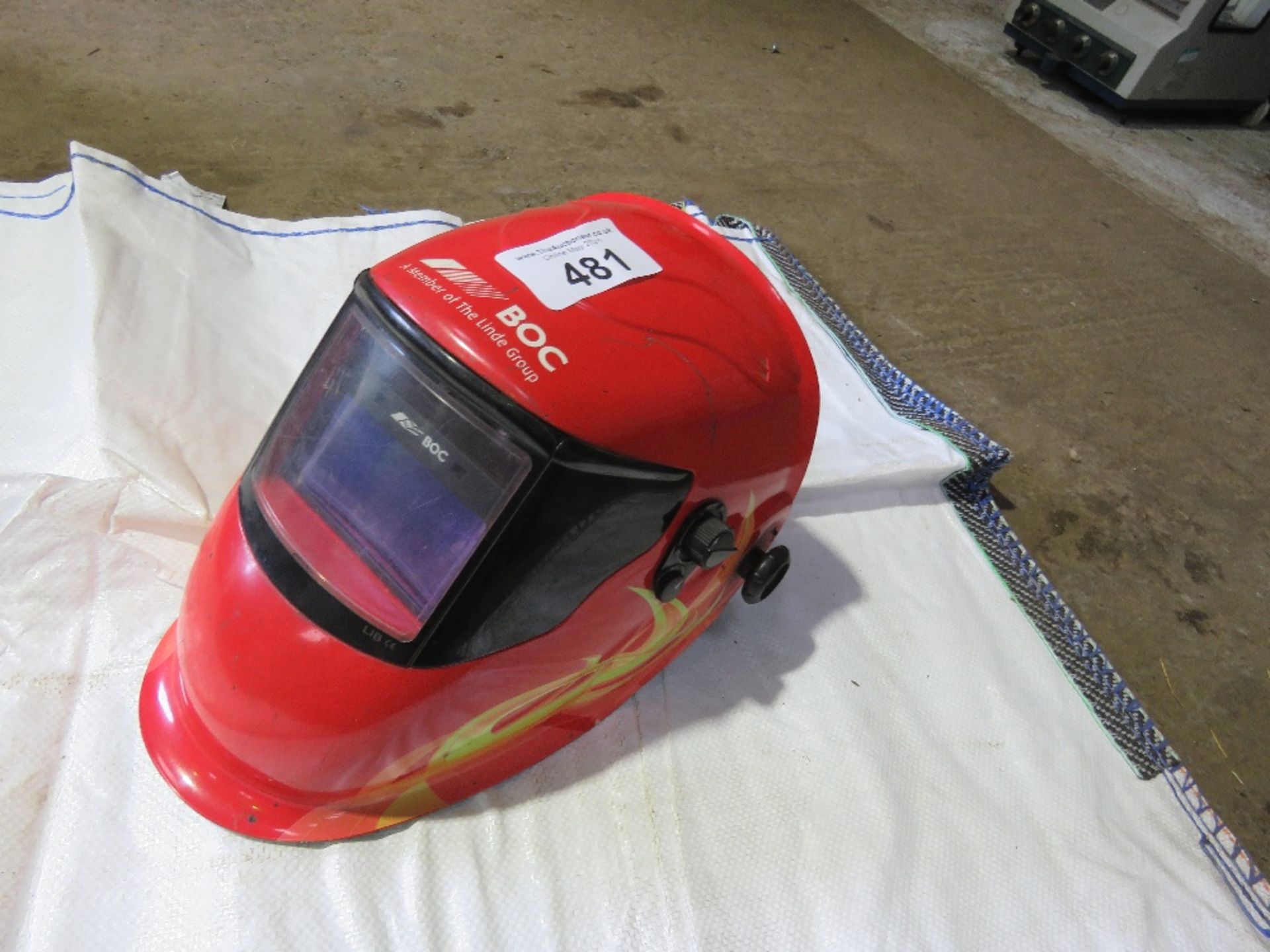 BOC AUTO DARKENING WELDING MASK.....THIS LOT IS SOLD UNDER THE AUCTIONEERS MARGIN SCHEME, THEREFORE