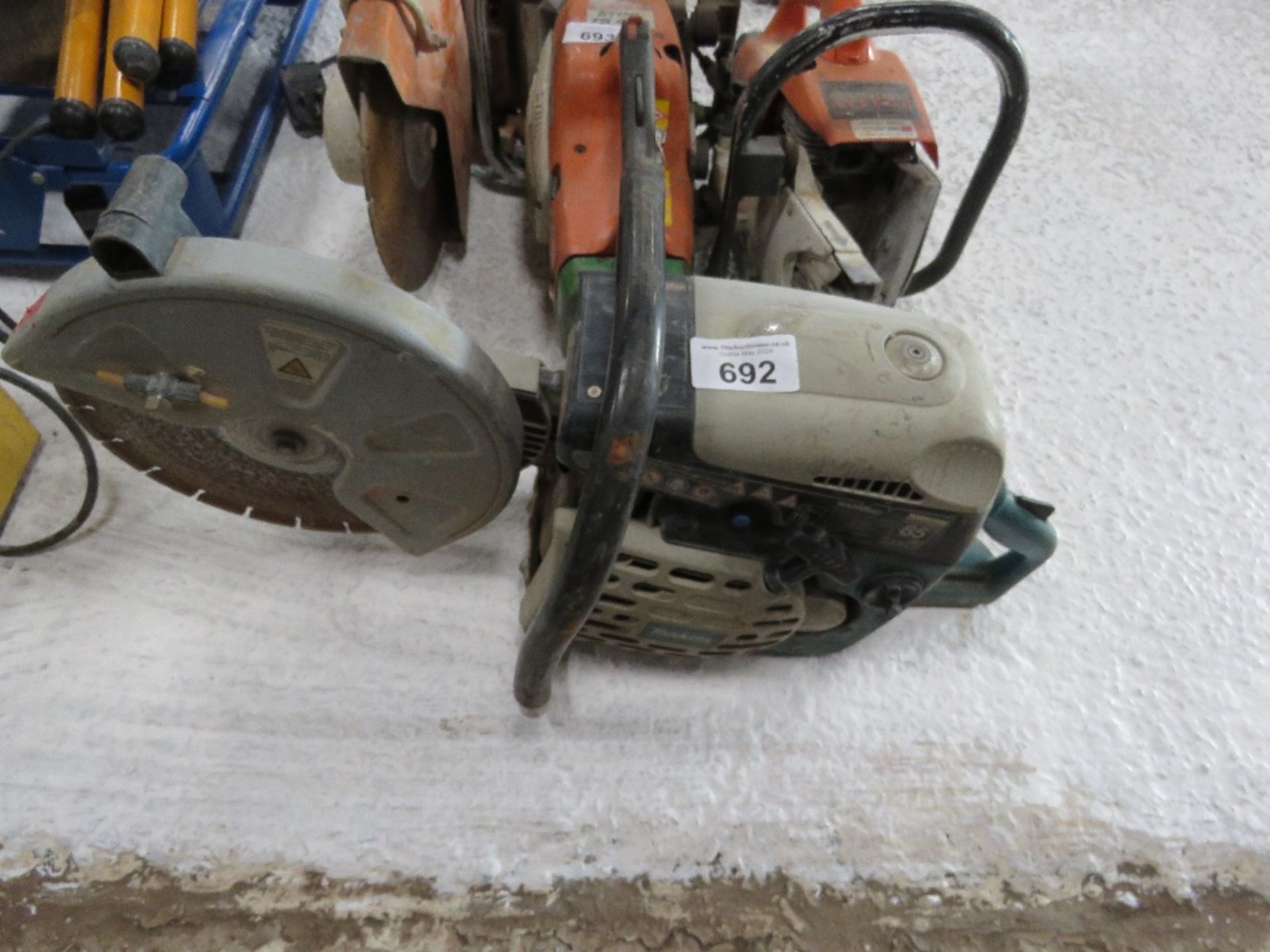 MAKITA PETROL CUT OFF SAW WITH BLADE.....THIS LOT IS SOLD UNDER THE AUCTIONEERS MARGIN SCHEME, THERE - Image 2 of 3