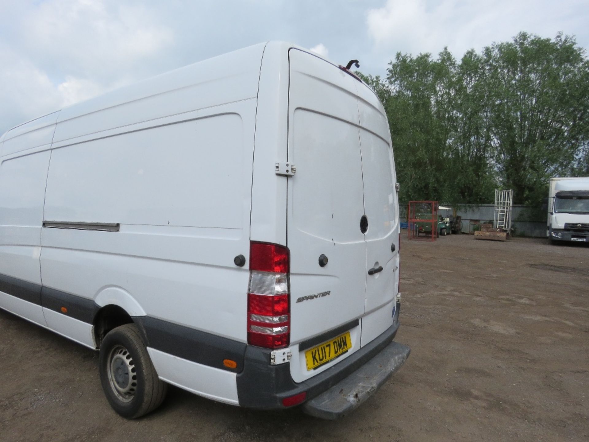 MERCEDES SPRINTER LWB PANEL VAN 2143CC DIESEL EURO 6 ENGINE REG:KU17 DMM. WITH V5 AND MOT UNTIL 17/0 - Image 7 of 23