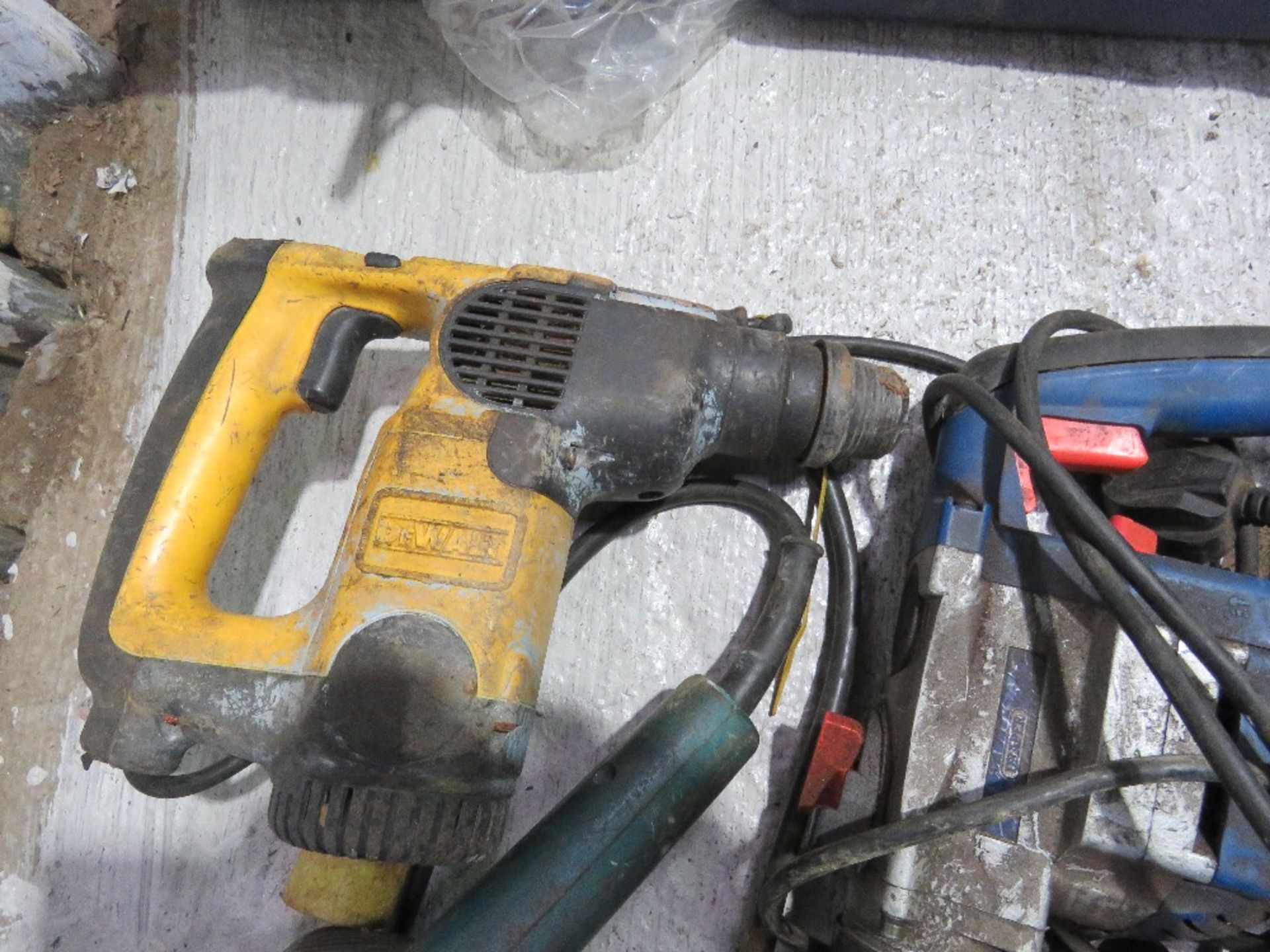 2 X BREAKER DRILLS PLUS A GRINDER.....THIS LOT IS SOLD UNDER THE AUCTIONEERS MARGIN SCHEME, THEREFOR - Image 7 of 8