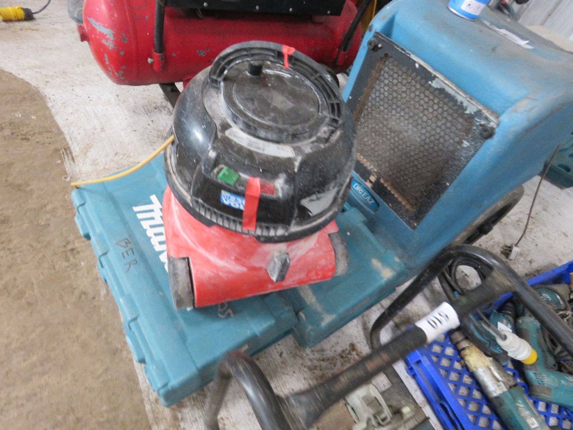 2 X MAKITA 110VOLT RECIP SAWS PLUS A 240VOLT VACUUM. - Image 5 of 5