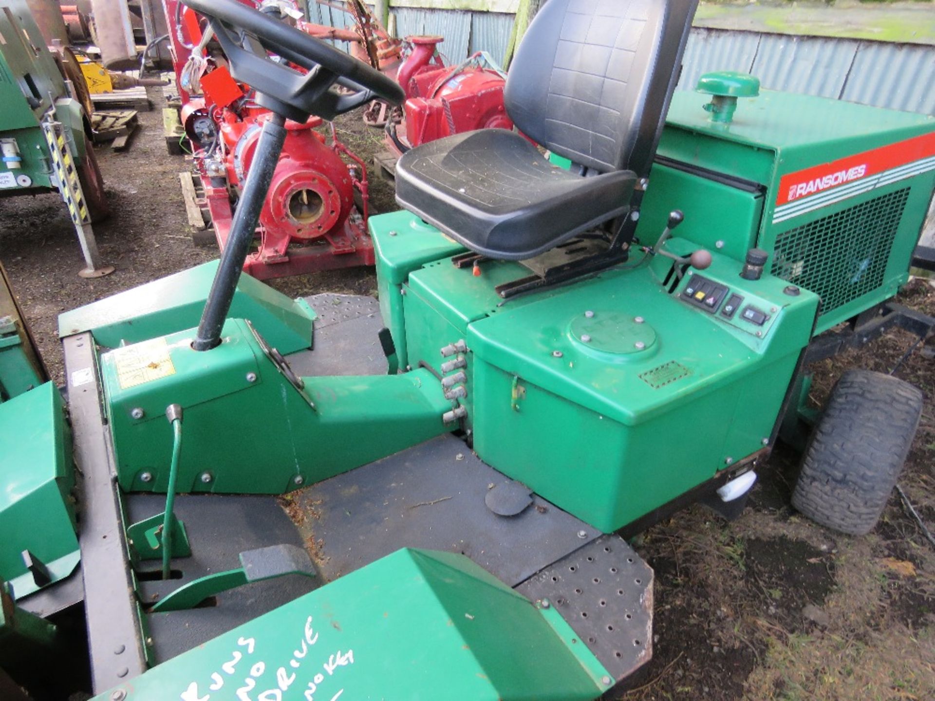 ransomes 213 triple ride on mower with kubota engine. PART EXCHANGE MACHINE, STOP SOLENOID ISSUE, RU - Image 6 of 11