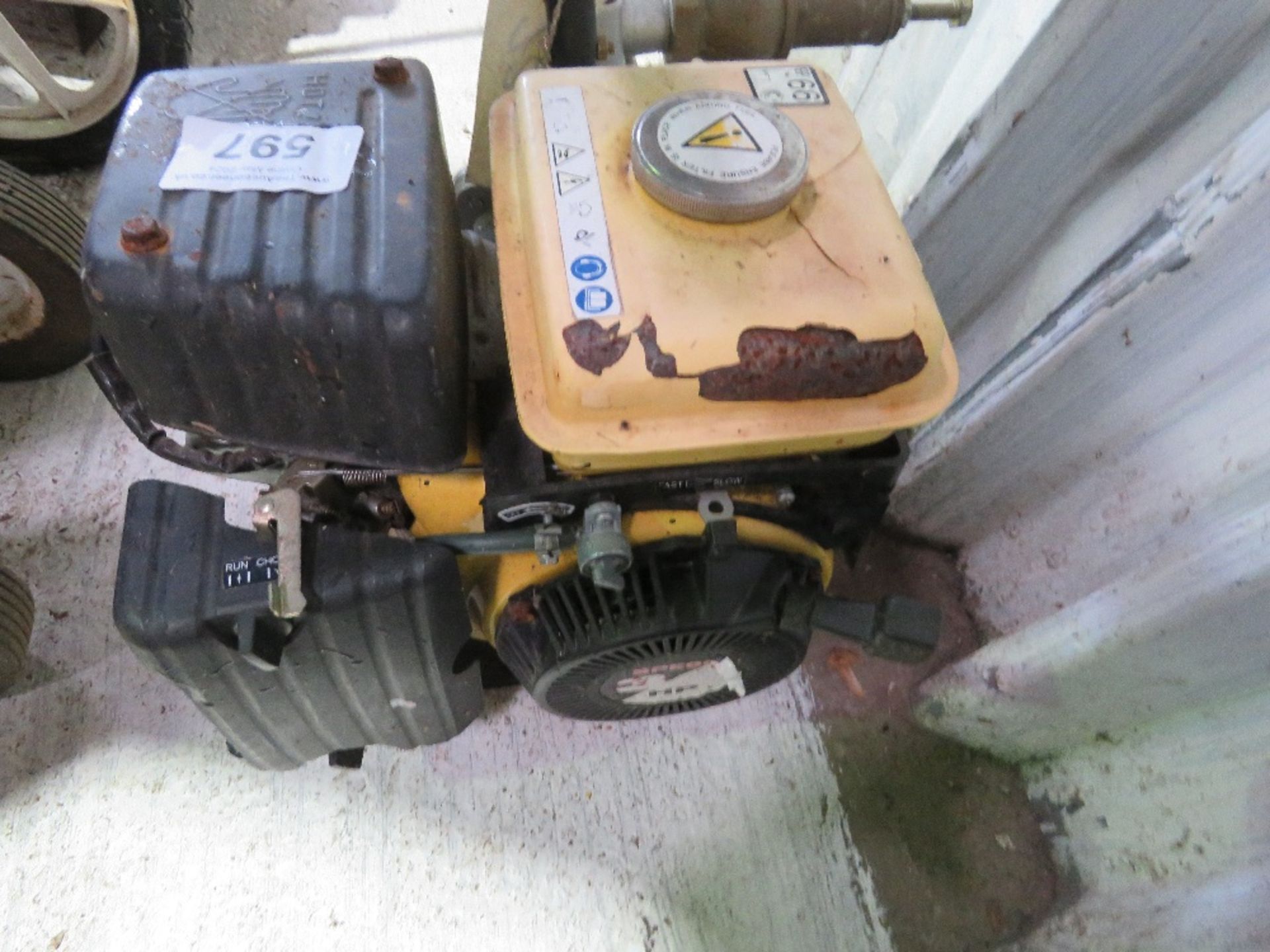 PETROL ENGINE WATER PUMP.OWNER MOVING HOUSE.....THIS LOT IS SOLD UNDER THE AUCTIONEERS MARGIN SCHEME - Image 3 of 4