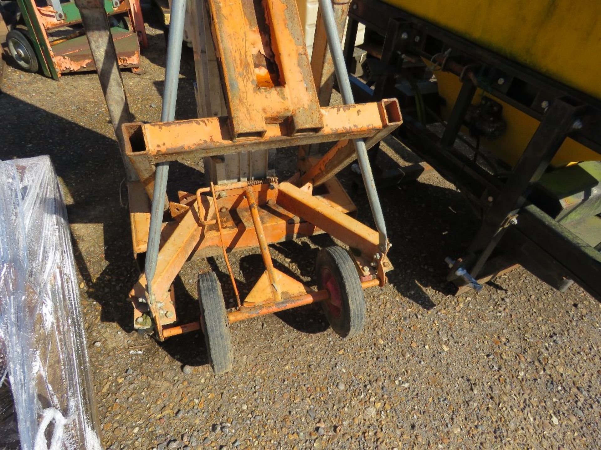 MATERIAL LIFT UNIT WITH FORKS, SIMILAR TO A GENIE. ....THIS LOT IS SOLD UNDER THE AUCTIONEERS MARGIN - Image 6 of 8