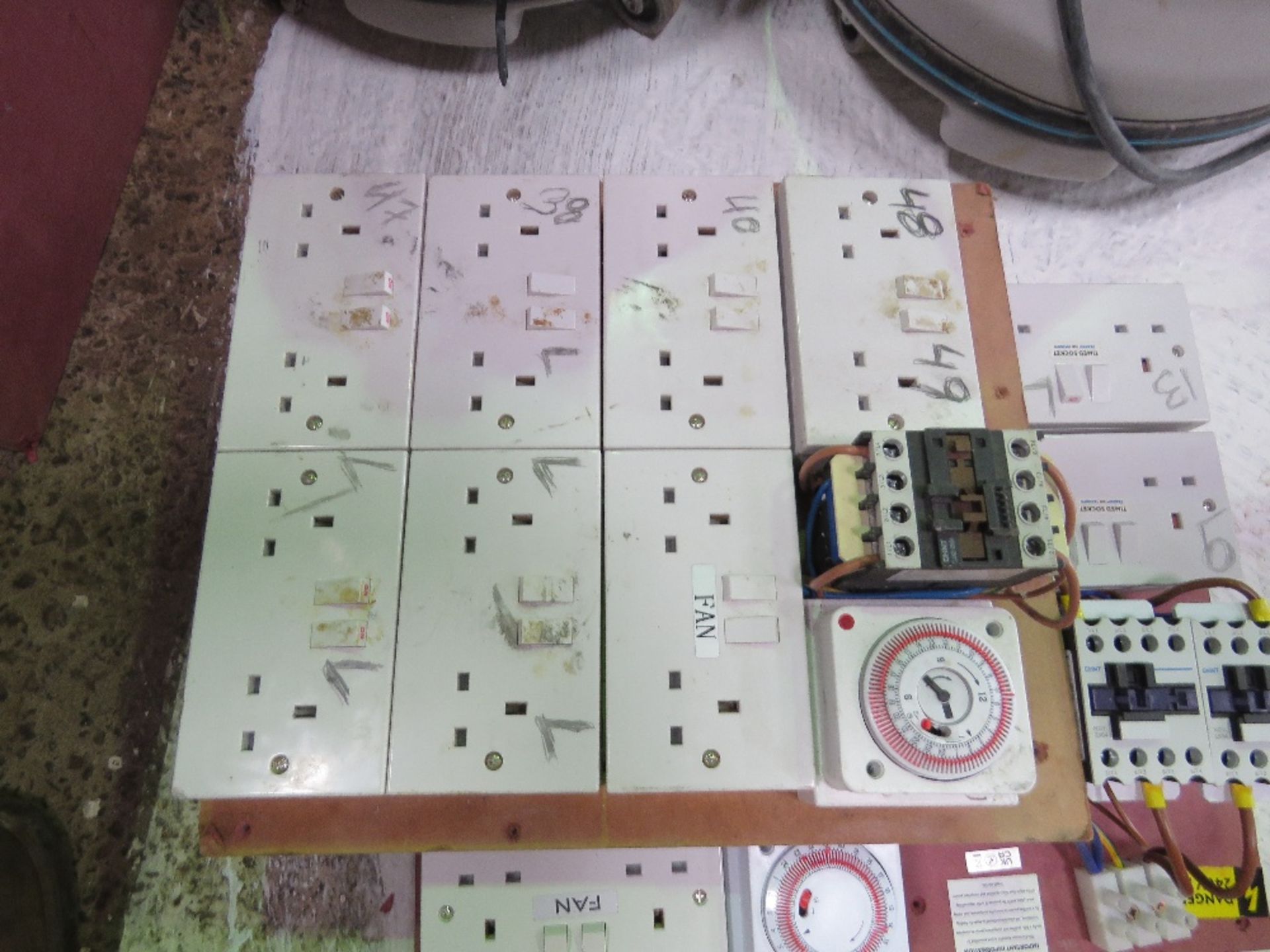 3 X ELECTRICAL DISTRIBUTION PANELS WITH CIRCUIT BREAKERS.