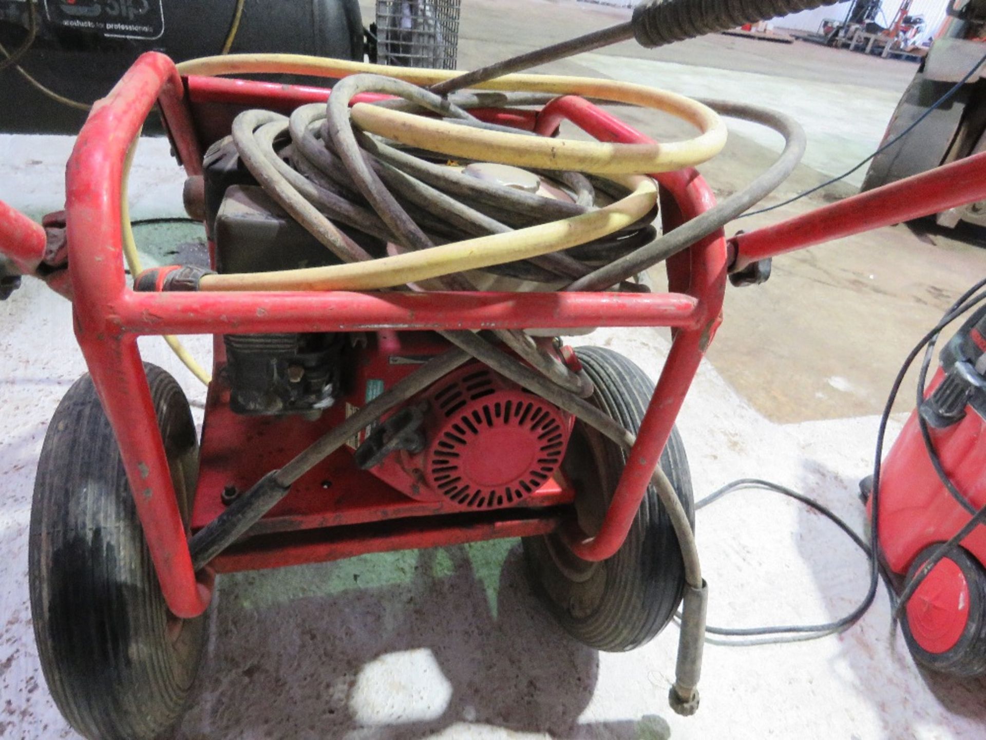 PETROL ENGINED PRESSURE WASHER WITH HOSE AND LANCE. - Image 6 of 8