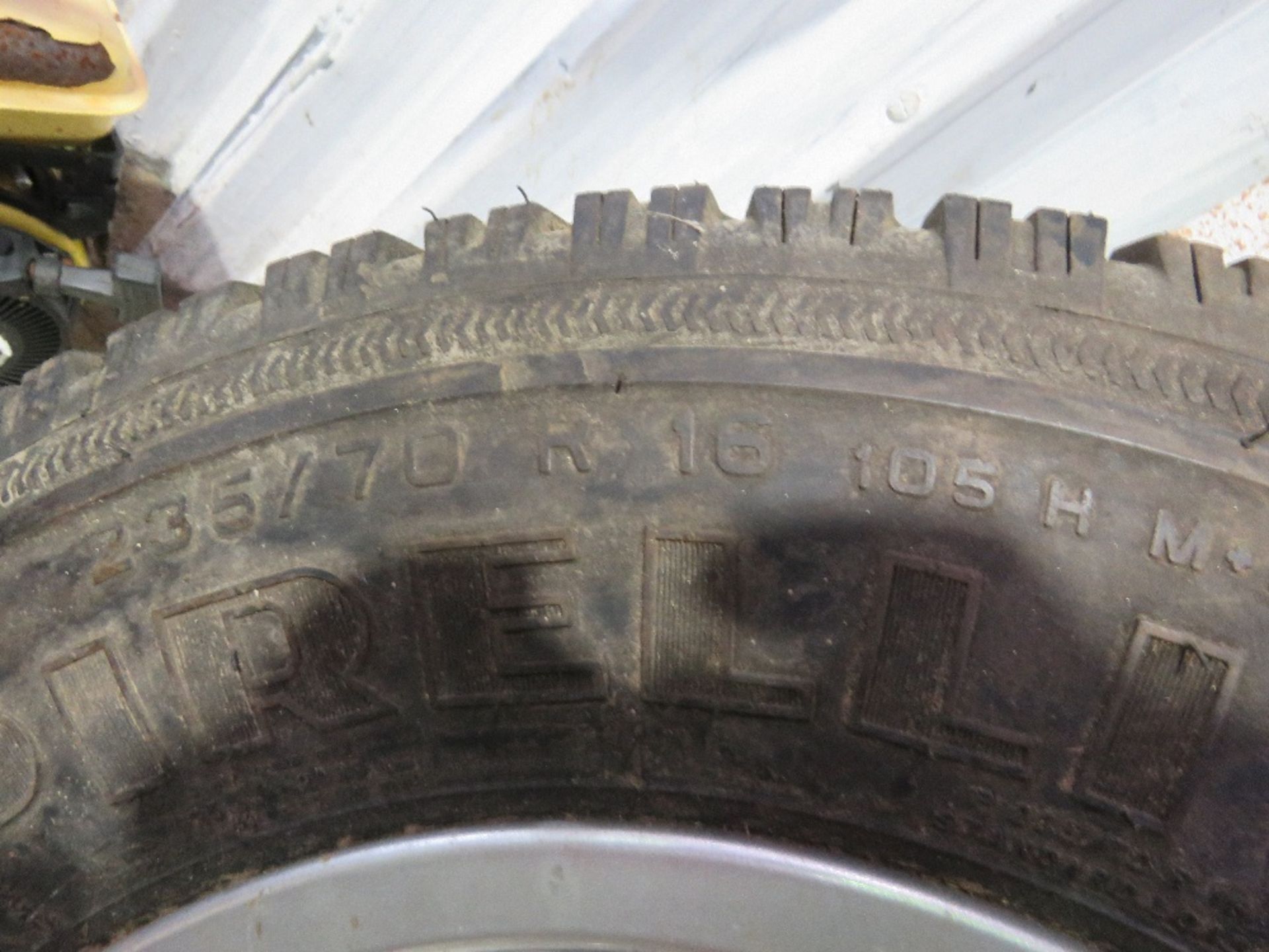 LANDROVER TYPE ALLOY WHEEL 235-70R16 OWNER MOVING HOUSE.....THIS LOT IS SOLD UNDER THE AUCTIONEERS M - Image 2 of 3